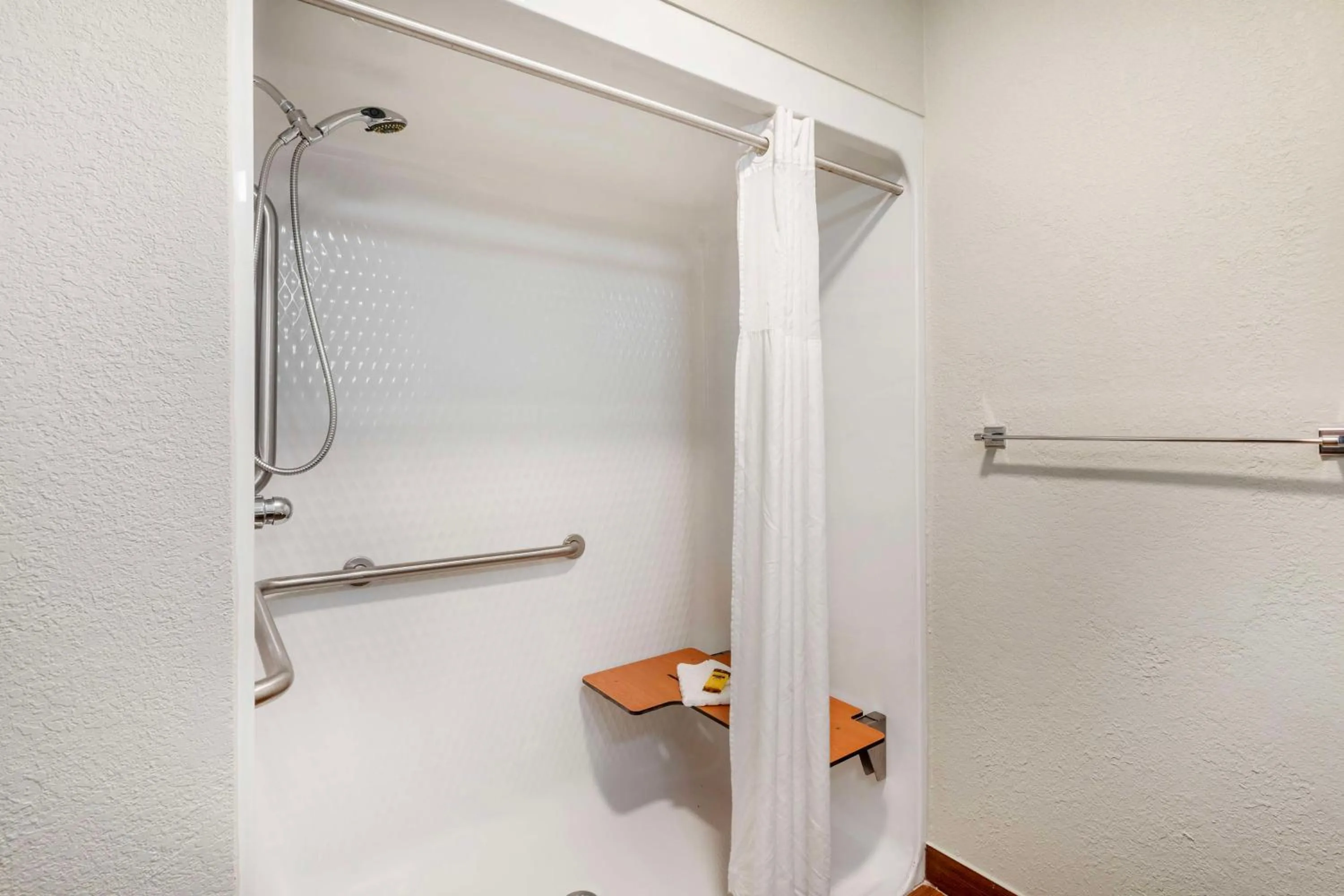 Bathroom in Best Western Plus Fairburn Atlanta Southwest