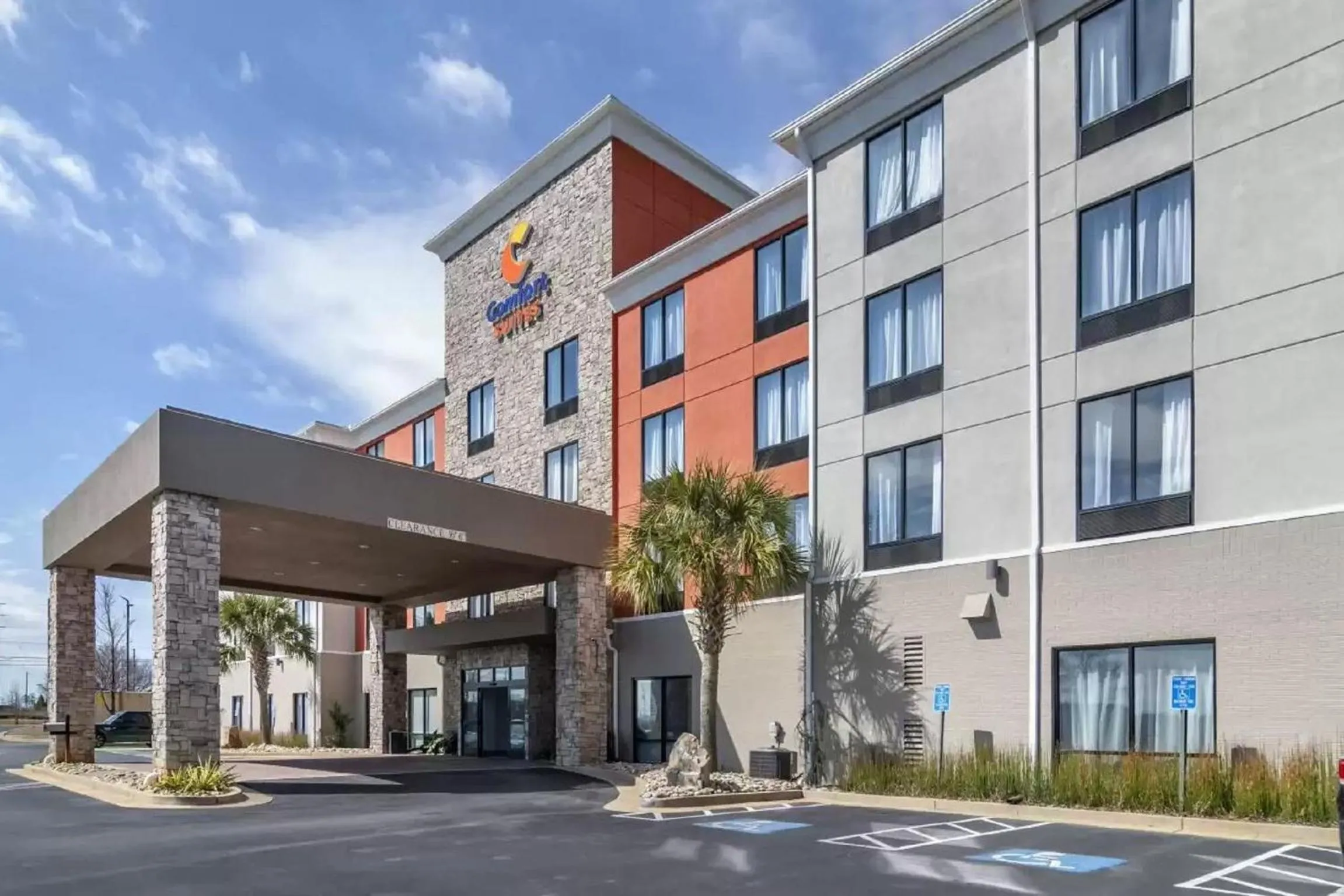 Property building in Comfort Suites McDonough Atlanta South