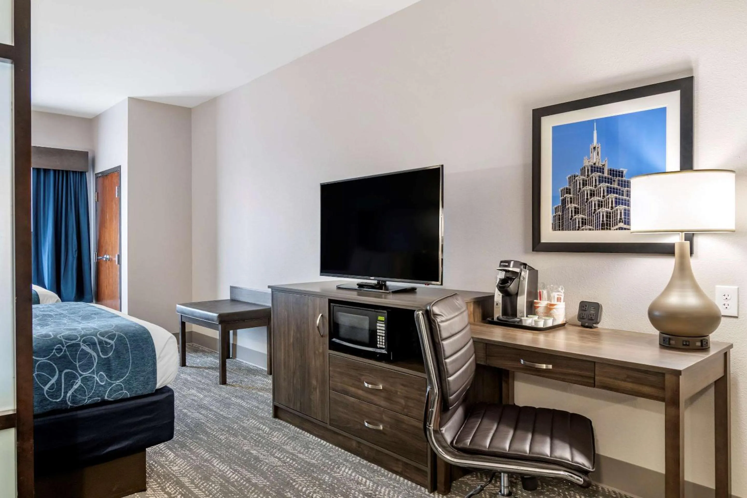 Coffee/tea facilities, Bed in Comfort Suites McDonough Atlanta South