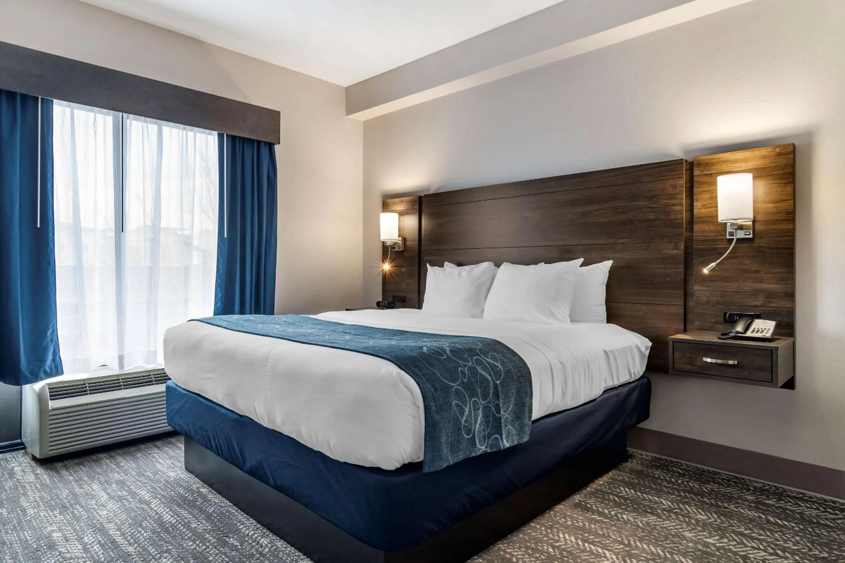 Photo of the whole room, Bed in Comfort Suites McDonough Atlanta South