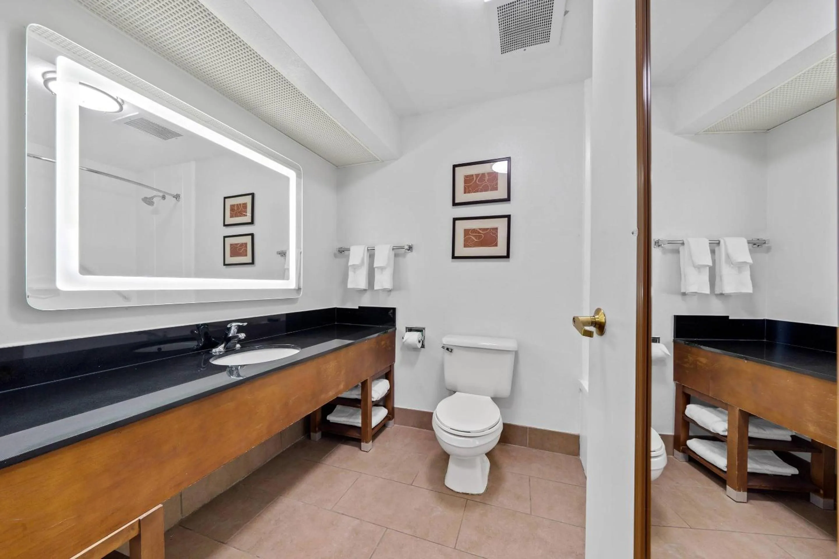 Bedroom in Comfort Suites Milledgeville