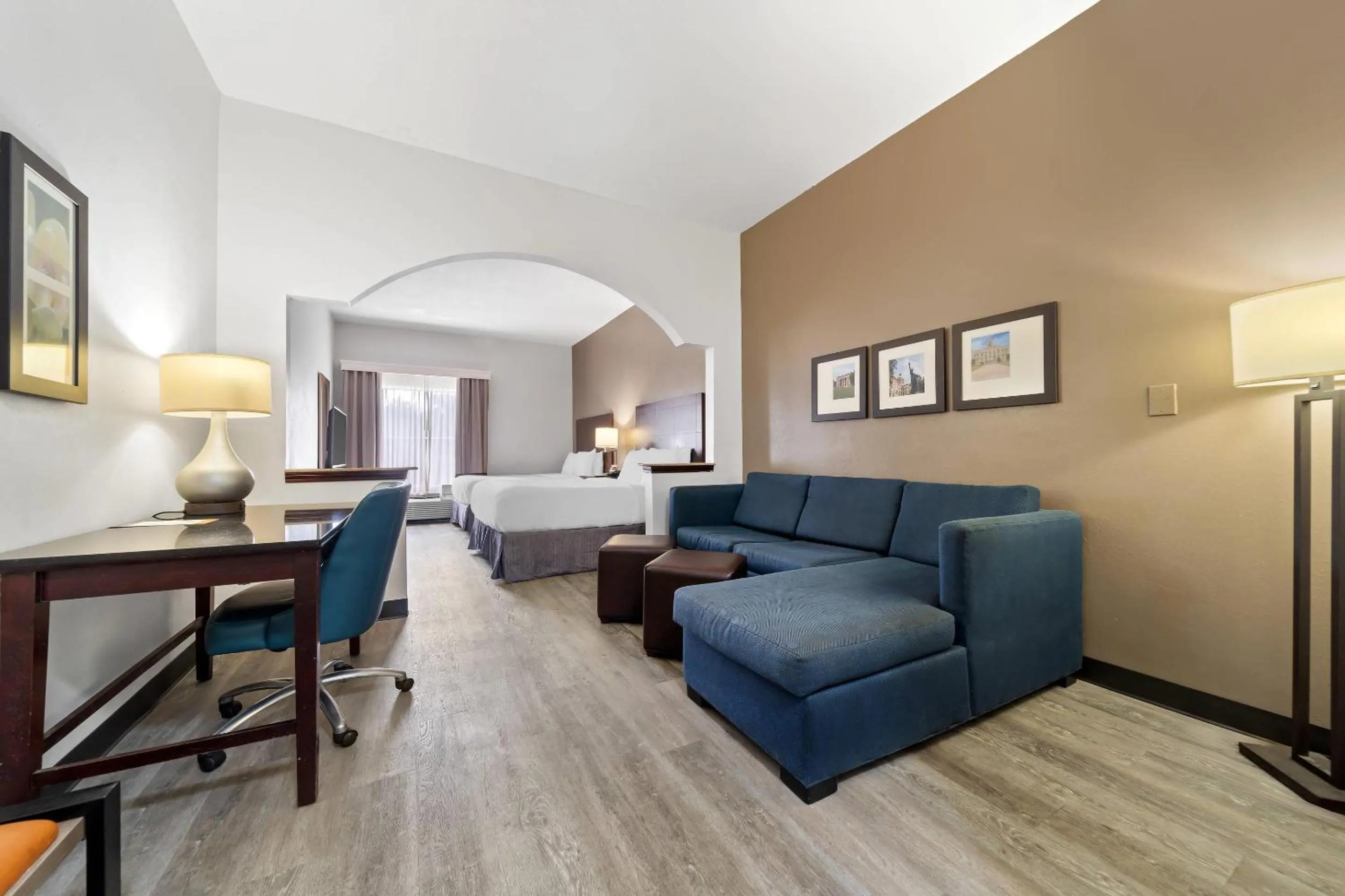 Bedroom, Bed in Comfort Suites Milledgeville