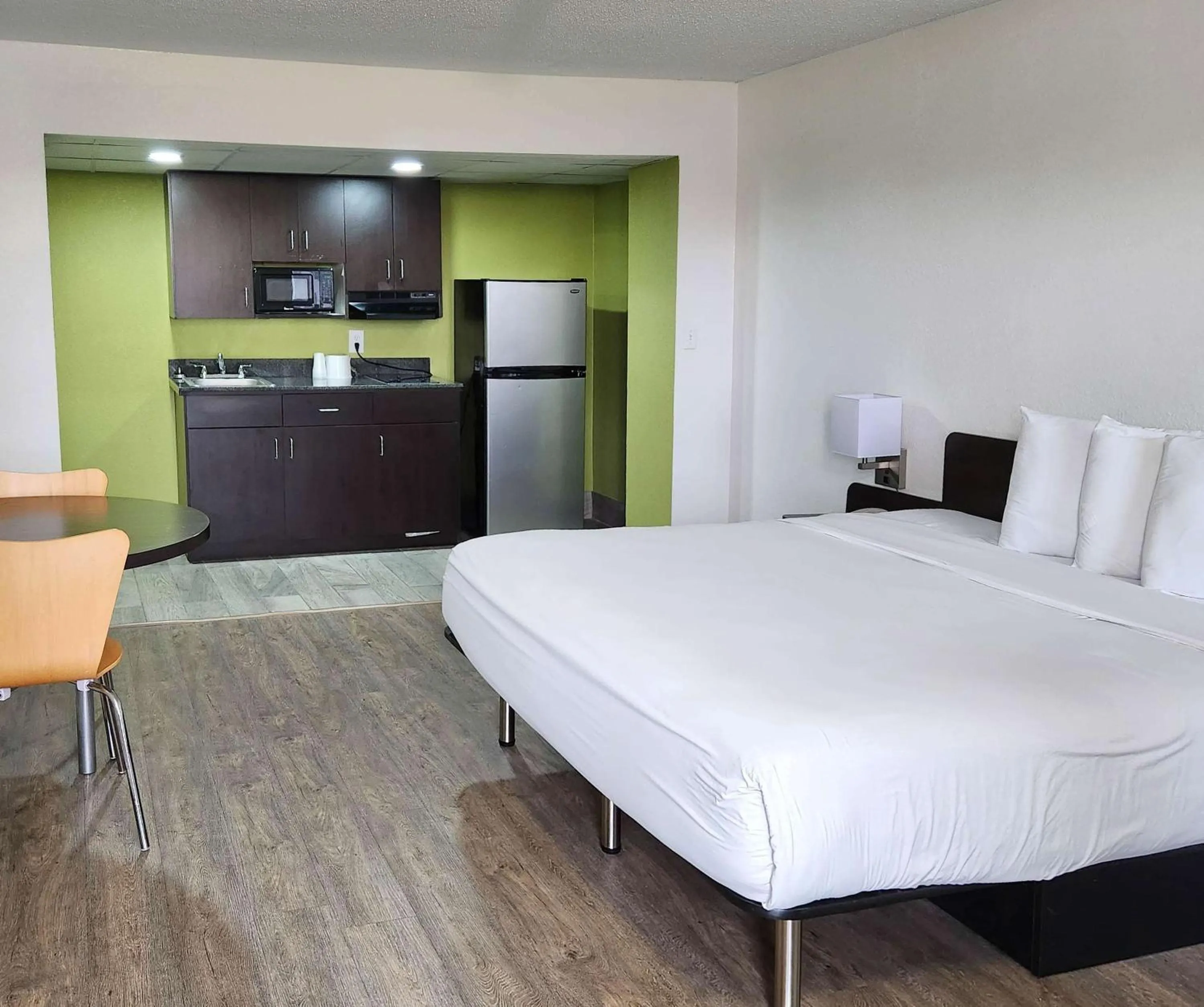 Bedroom, Bed in Motel 6-Columbus, GA - Downtown