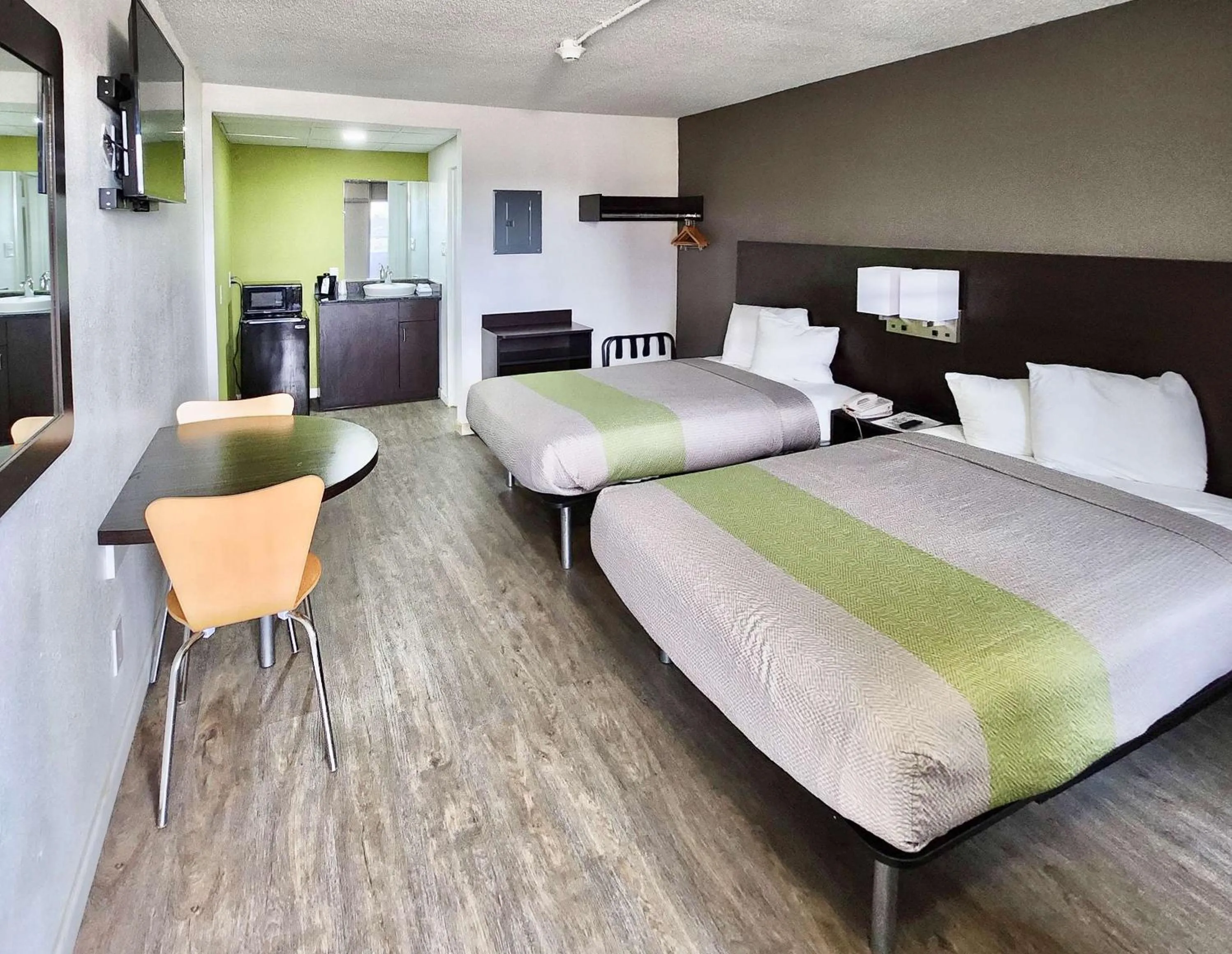 Bedroom, Bed in Motel 6-Columbus, GA - Downtown