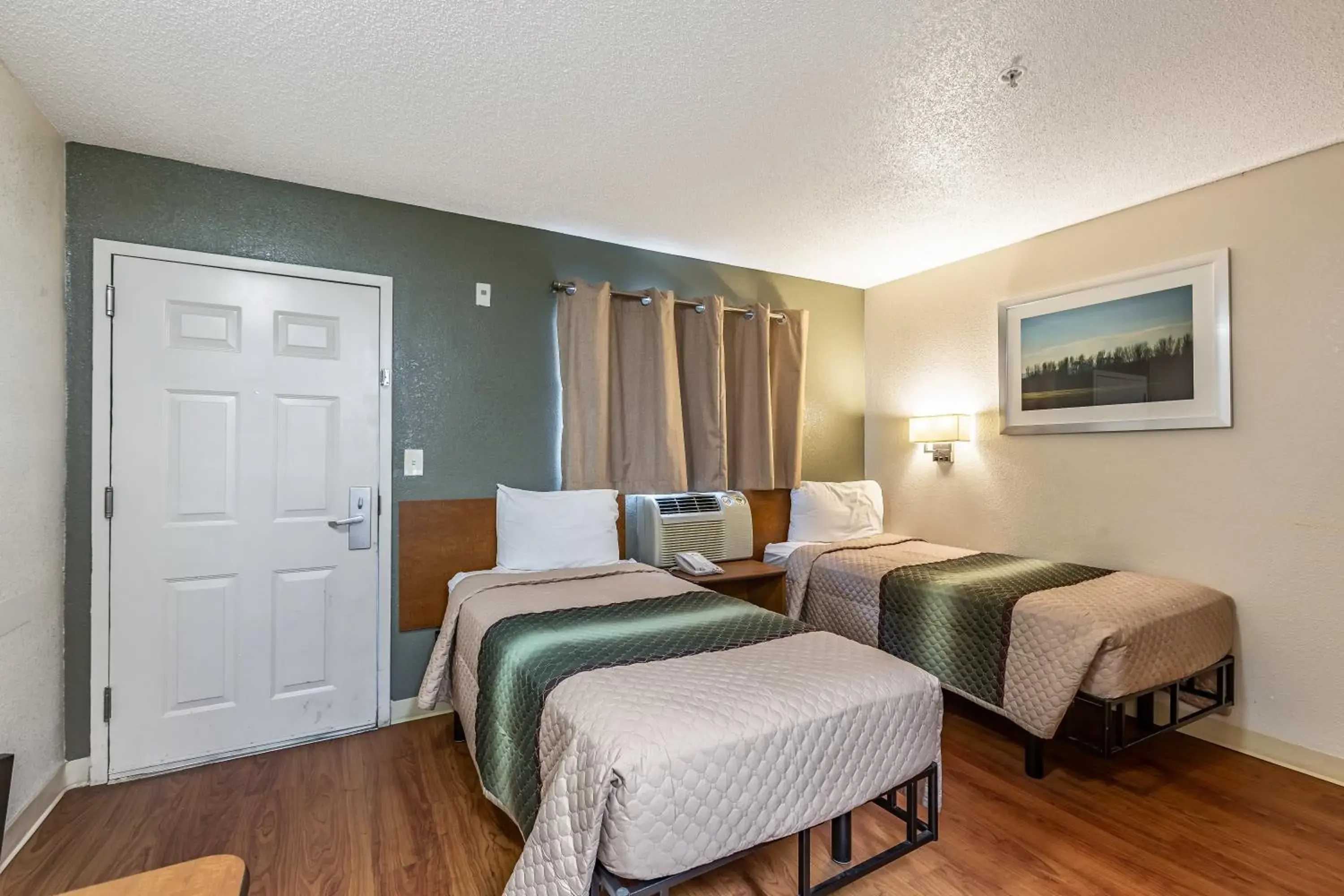 Studio Room with Two Double Beds Smoking in HomeTowne Studios by Red Roof Atlanta - Chamblee Studio Room with Two Double Beds Smoking in HomeTowne Studios by Red Roof Atlanta - Chamblee