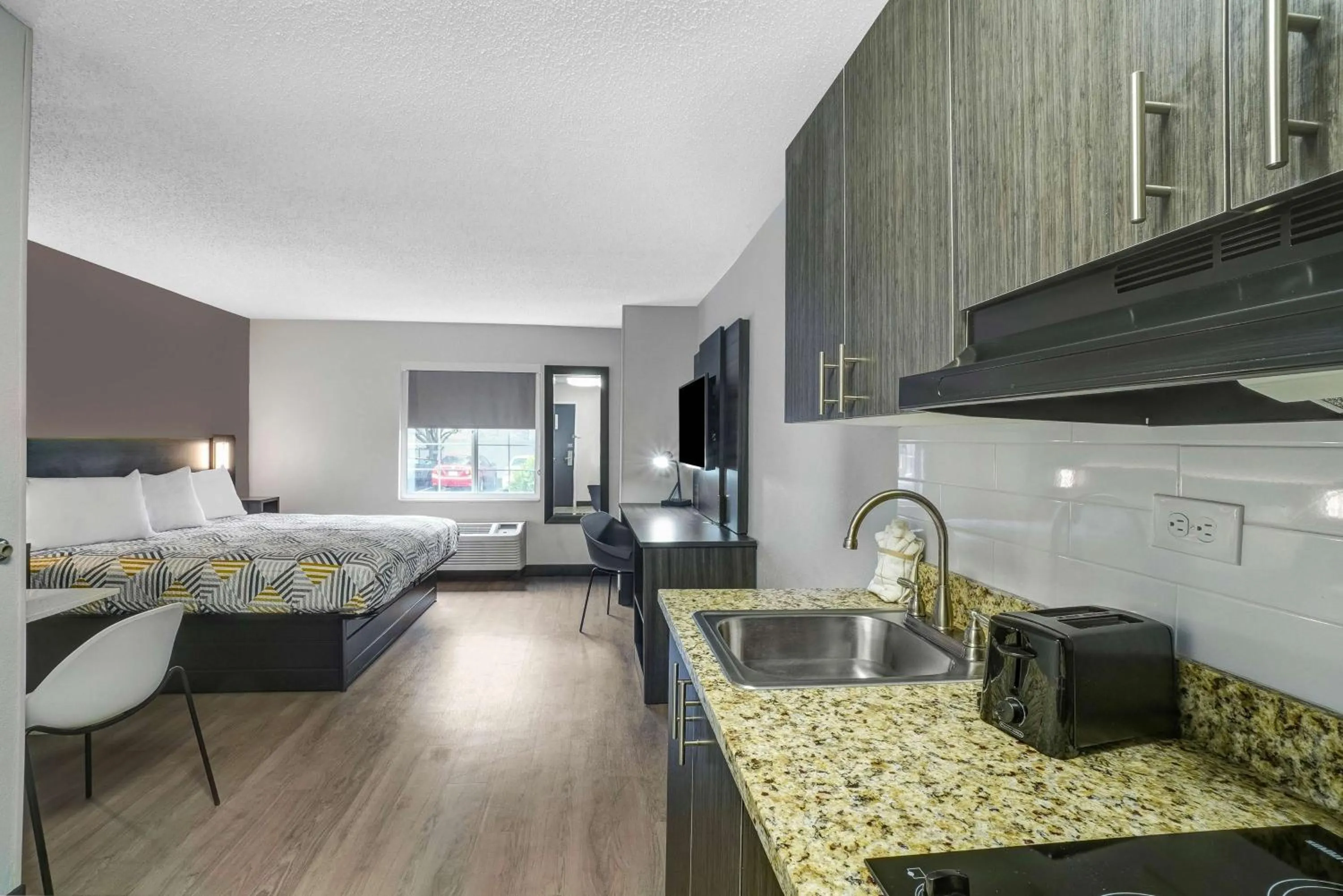 Photo of the whole room, Bed in Studio 6 Duluth GA Near Gas South District