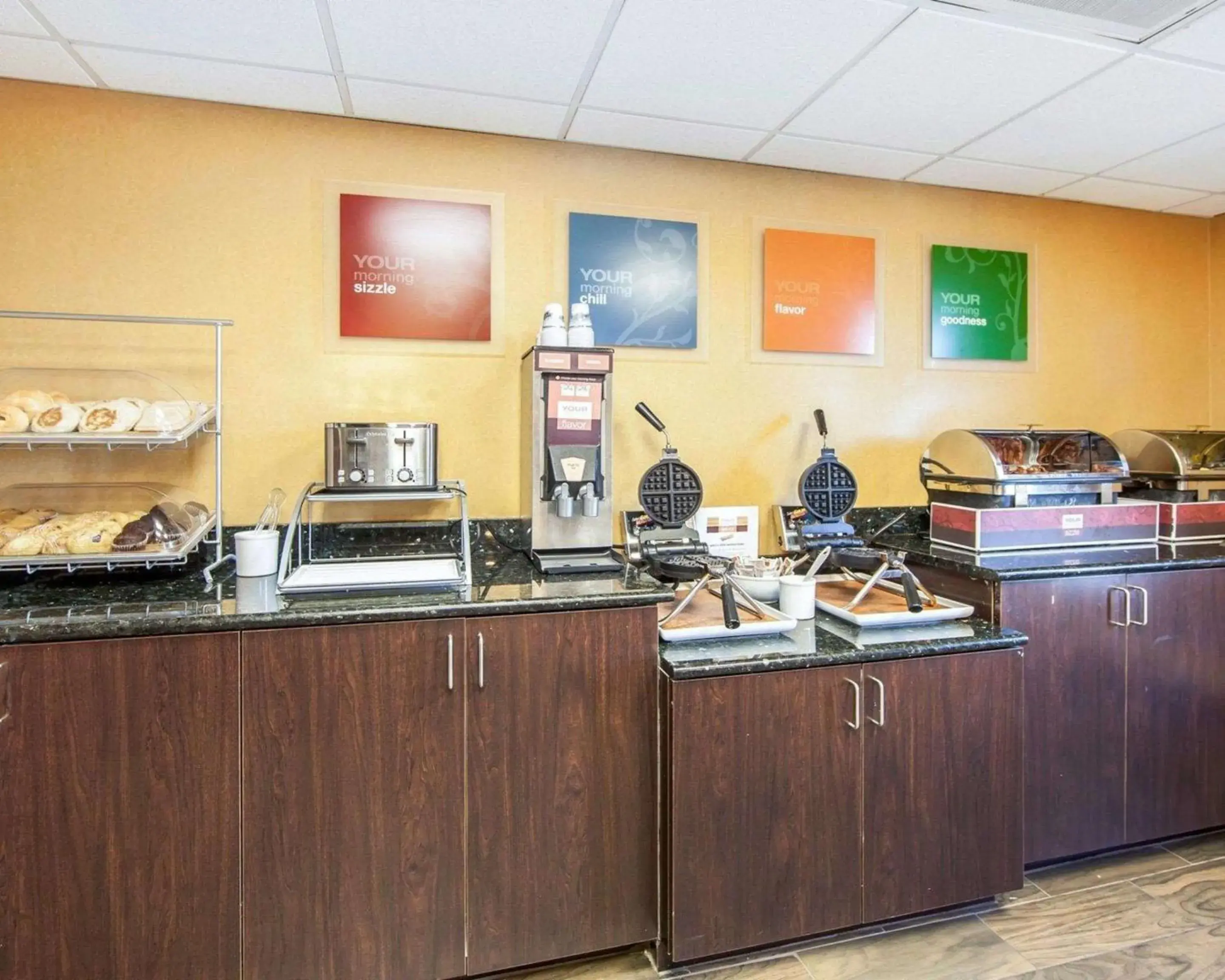 Restaurant/places to eat in Comfort Suites Rome Restaurant/places to eat in Comfort Suites Rome