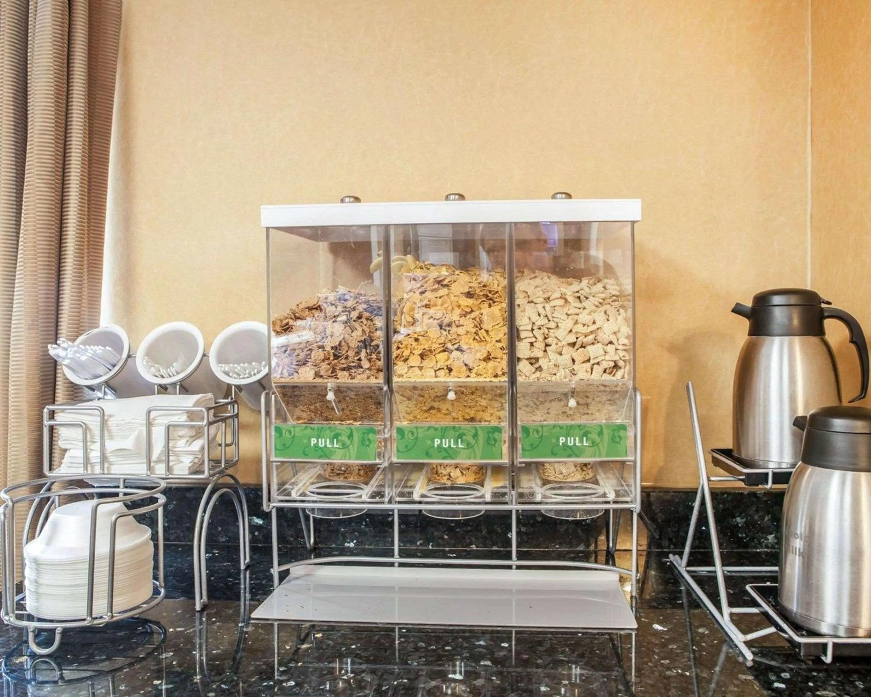 Restaurant/places to eat in Comfort Suites Rome