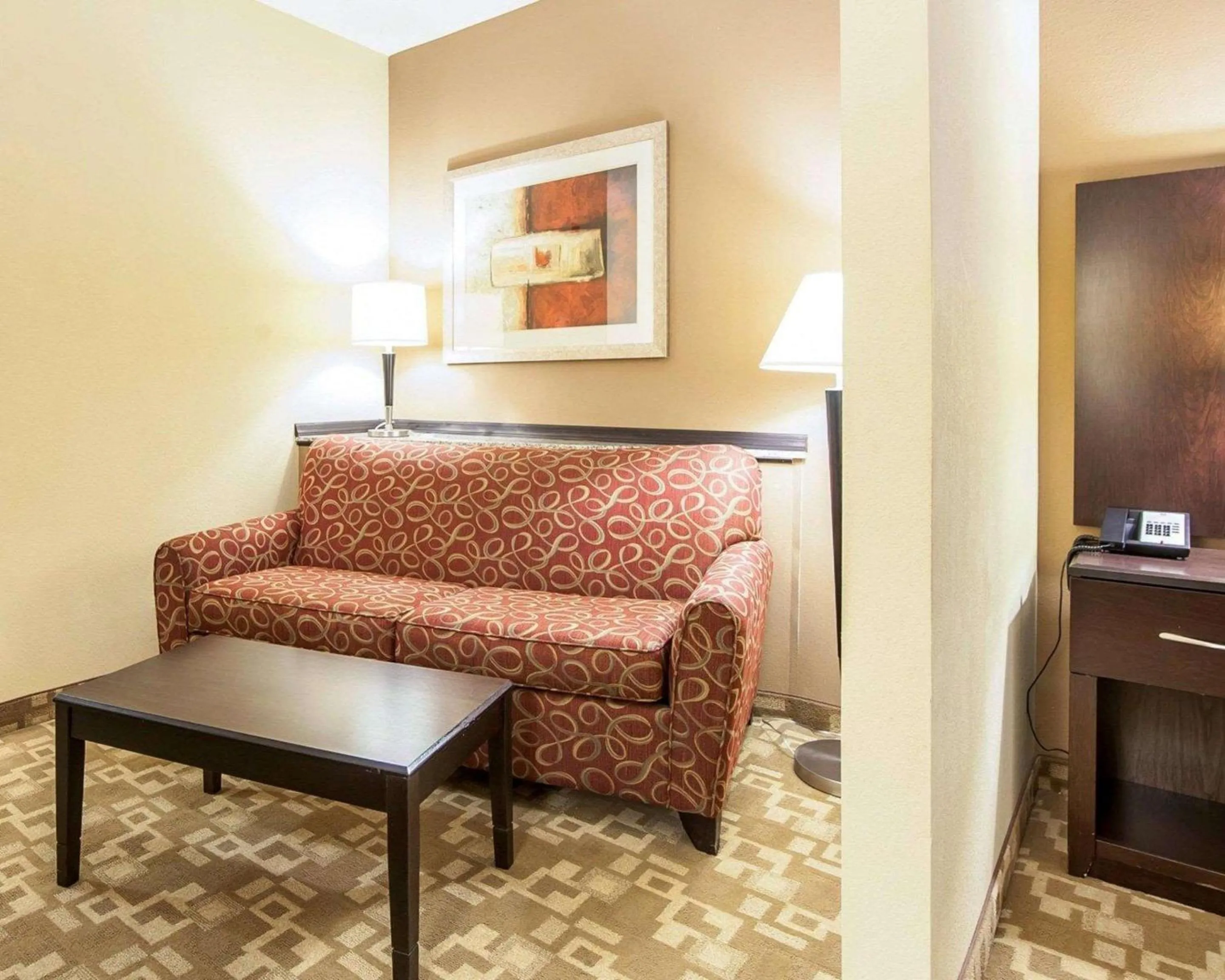 Photo of the whole room, Seating Area in Comfort Suites Rome