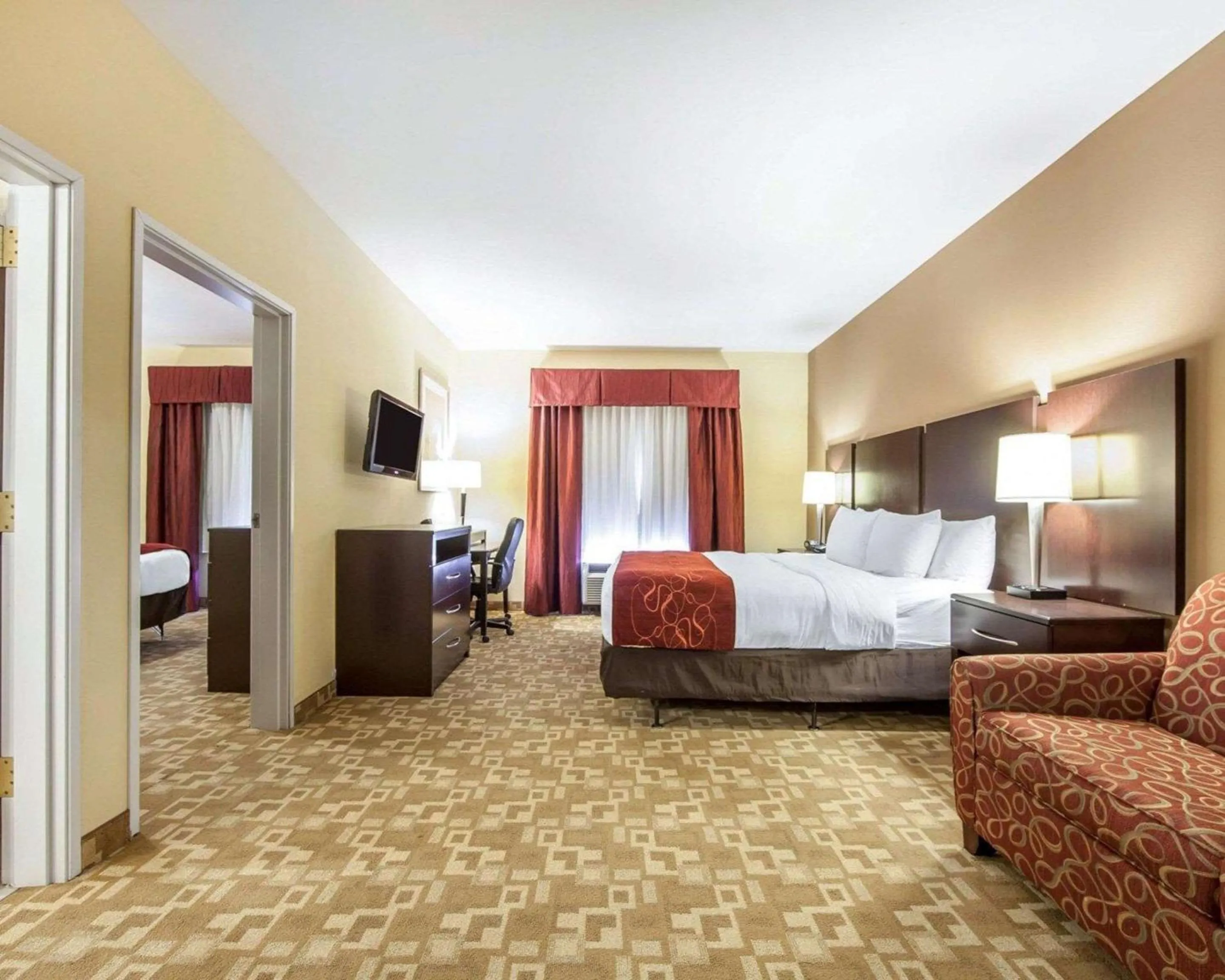 Photo of the whole room in Comfort Suites Rome