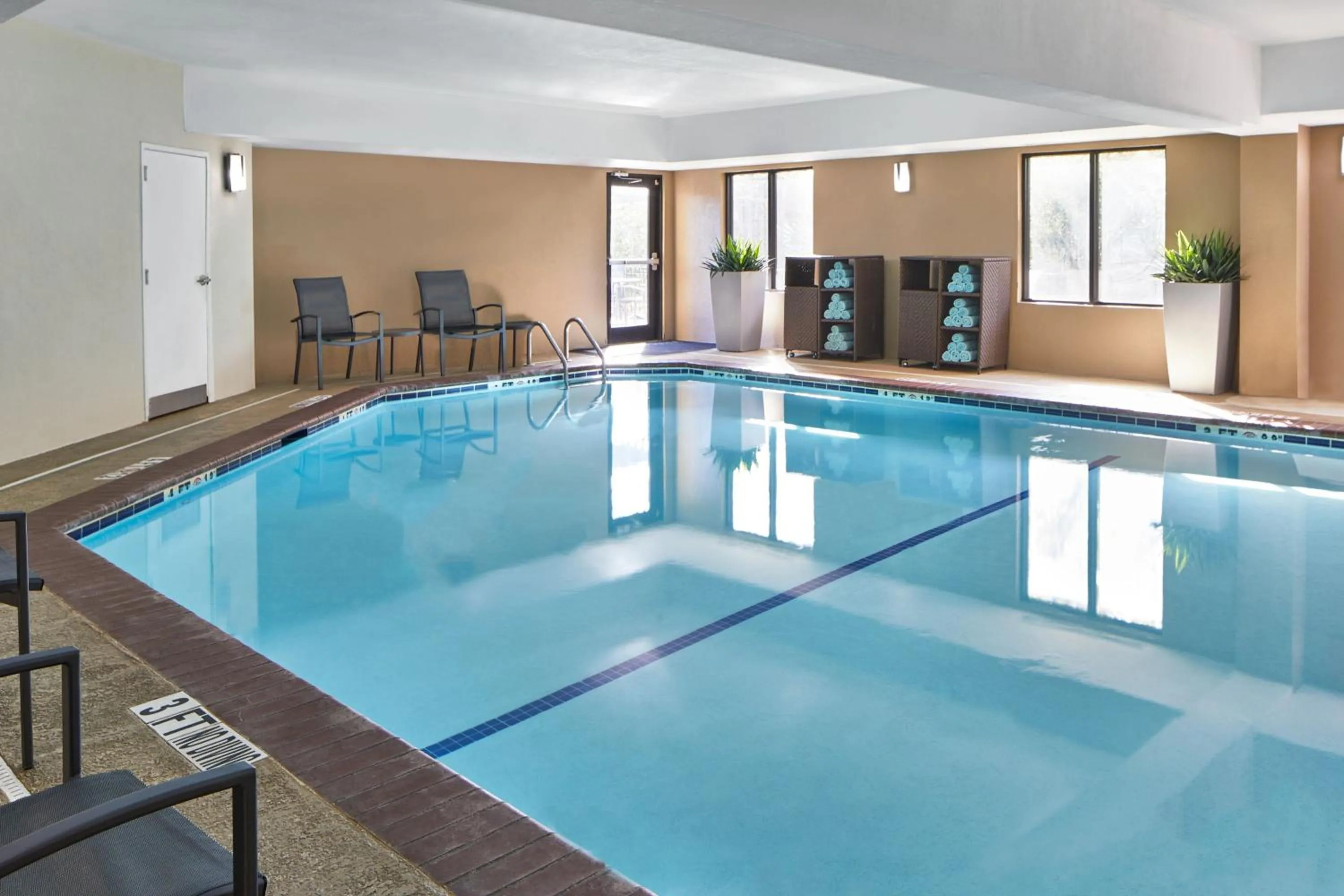 Swimming pool in Fairfield Inn & Suites by Marriott Gainesville