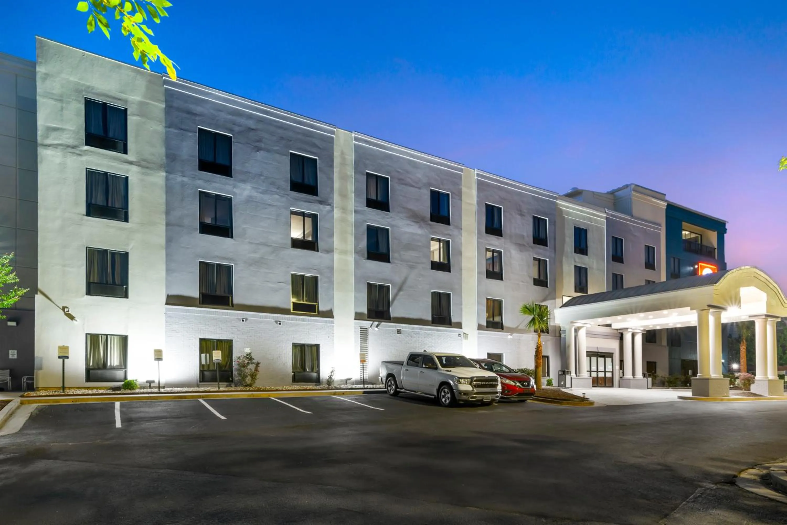 Property building in Comfort Suites Atlanta Airport