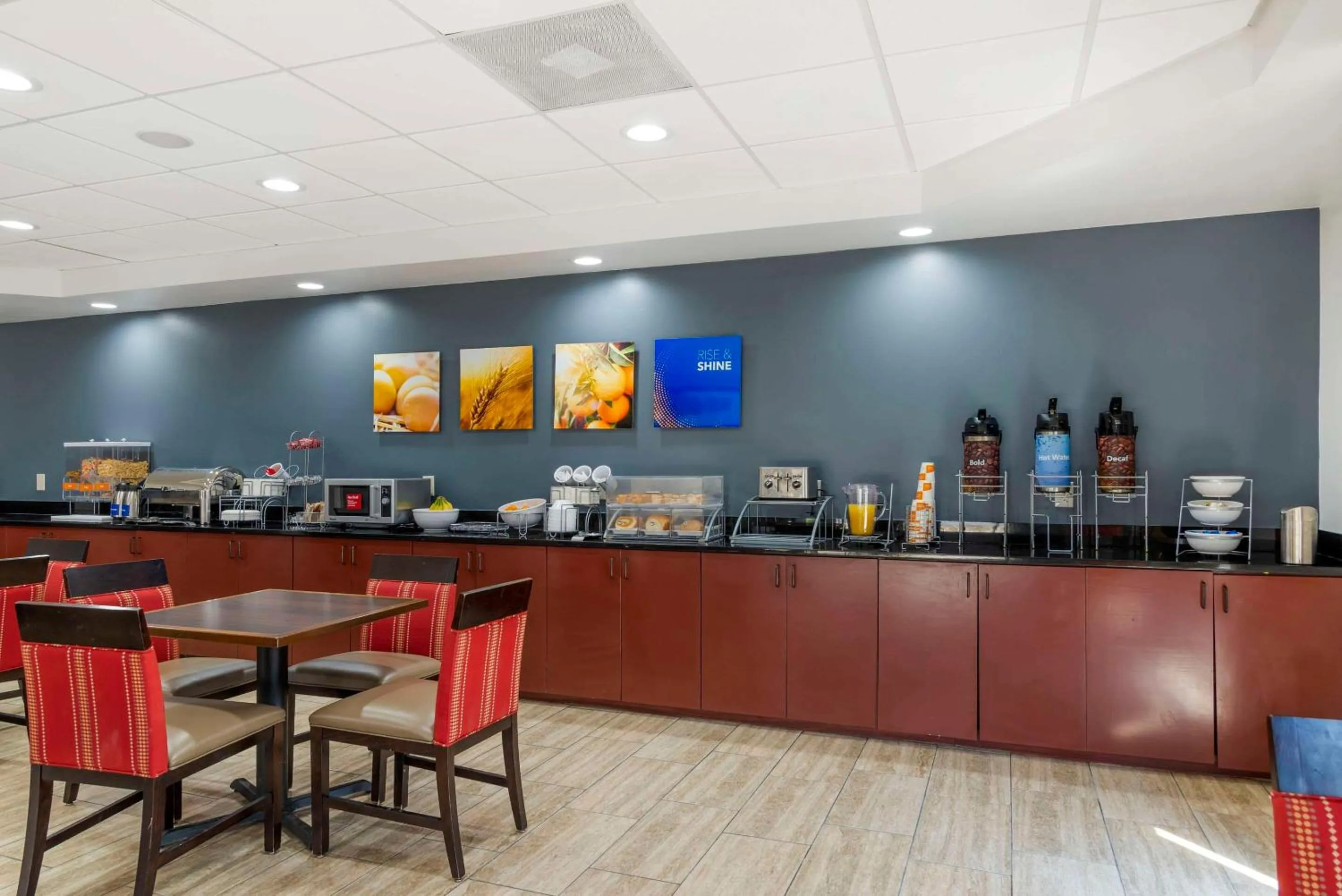 Breakfast in Comfort Suites Atlanta Airport