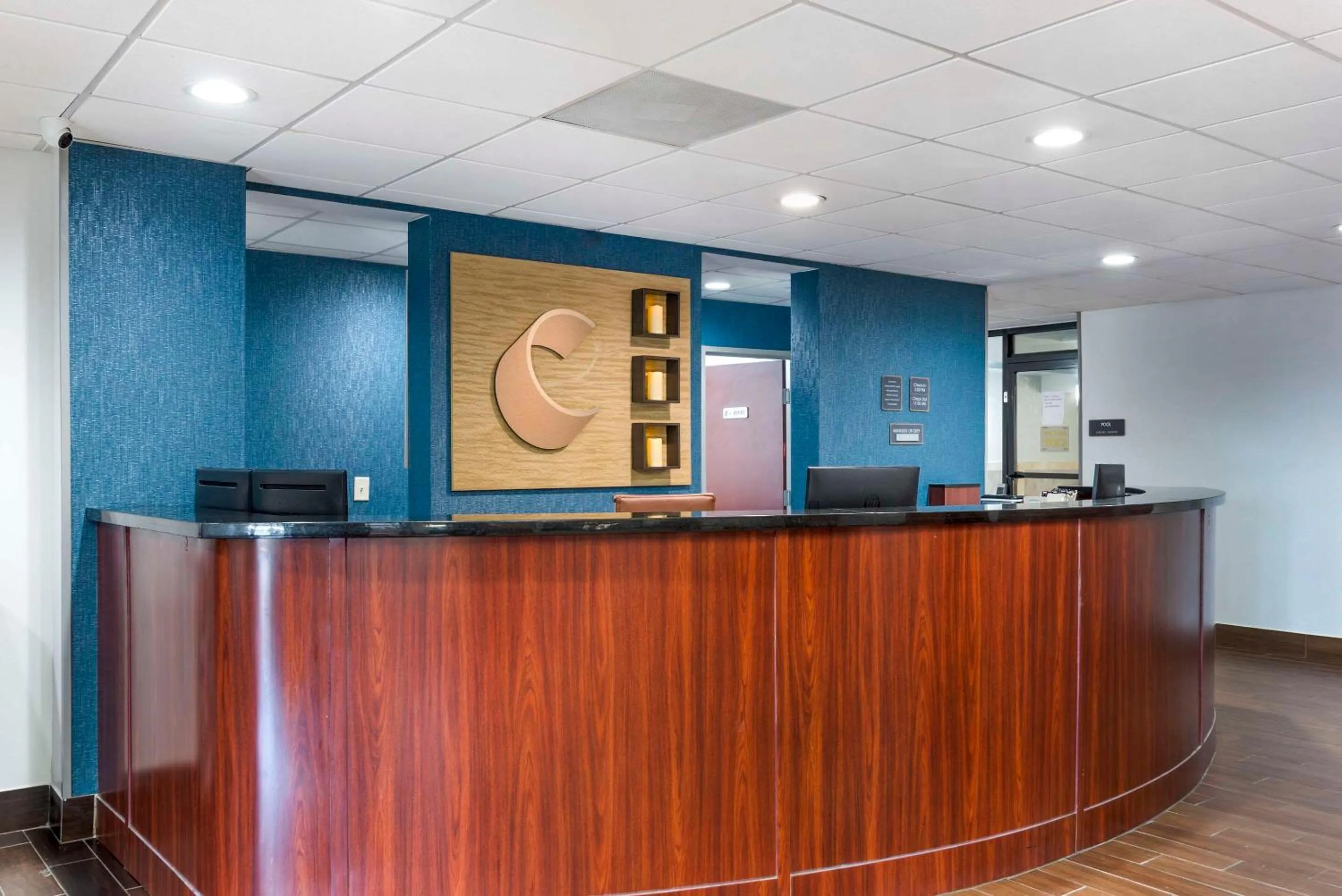 Lobby or reception in Comfort Suites Atlanta Airport