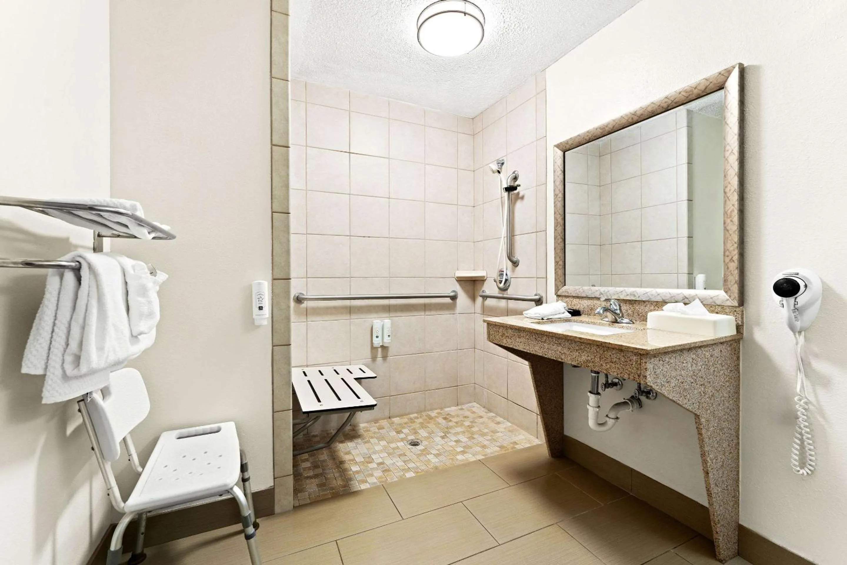 Bedroom in Quality Inn Americus