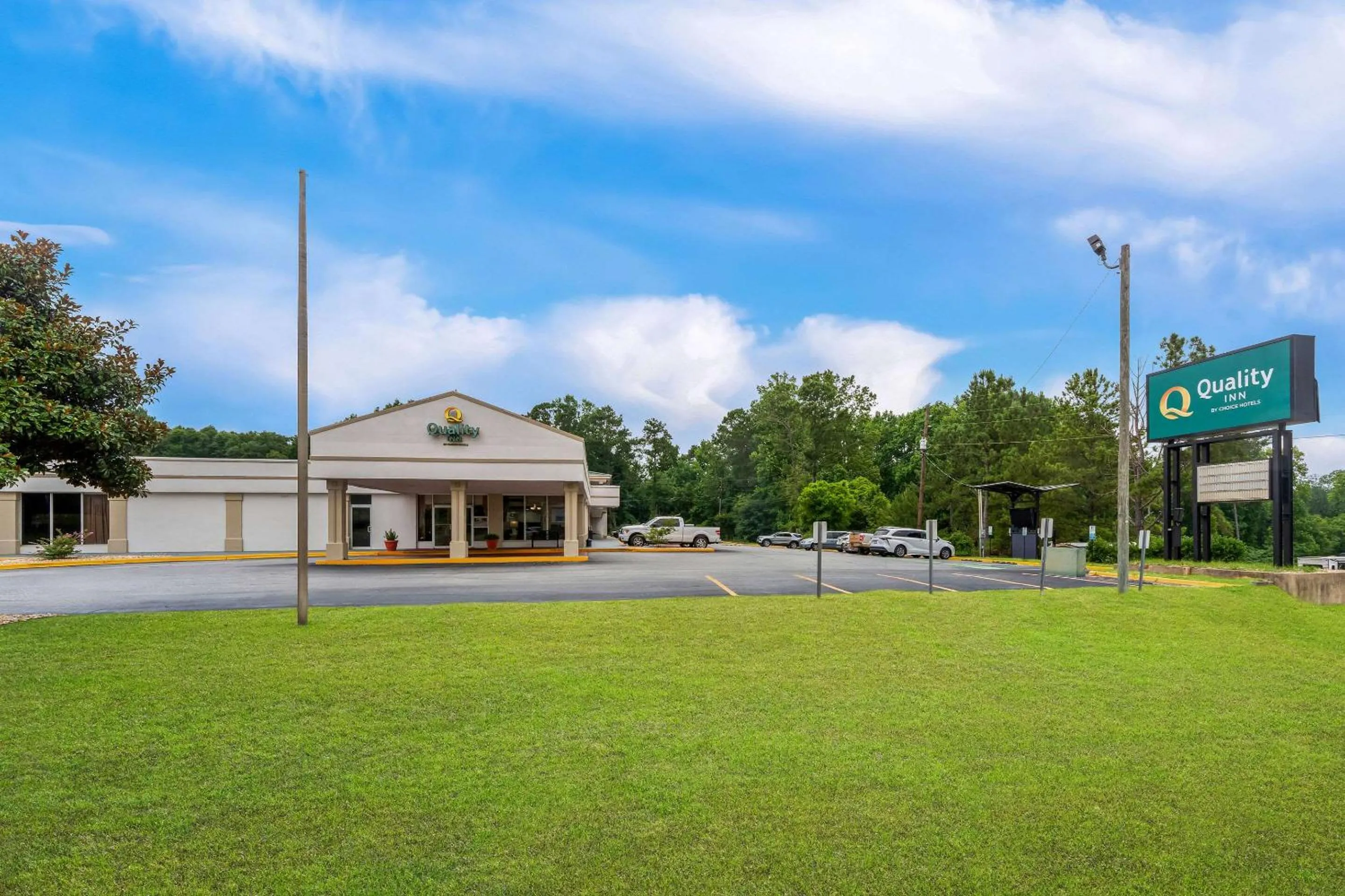 Property building in Quality Inn Americus