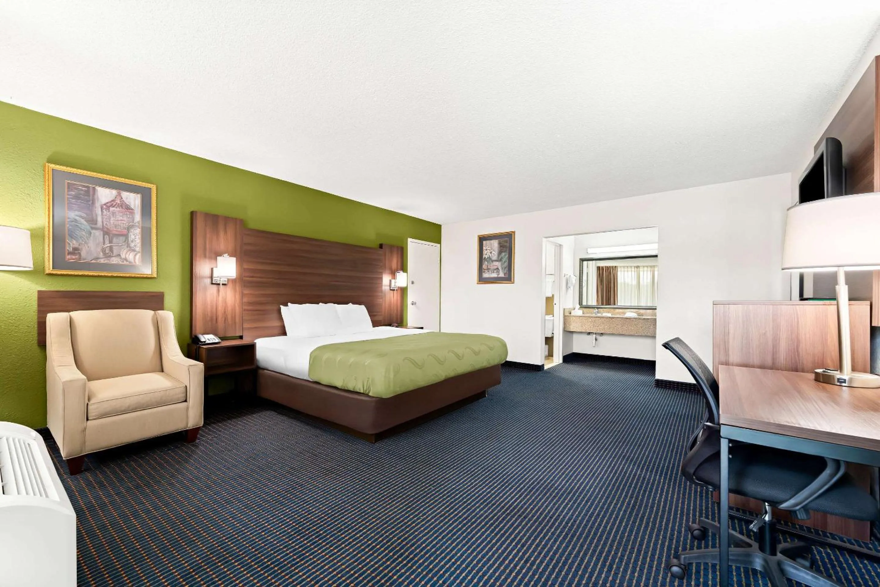 Bedroom, Bed in Quality Inn Americus