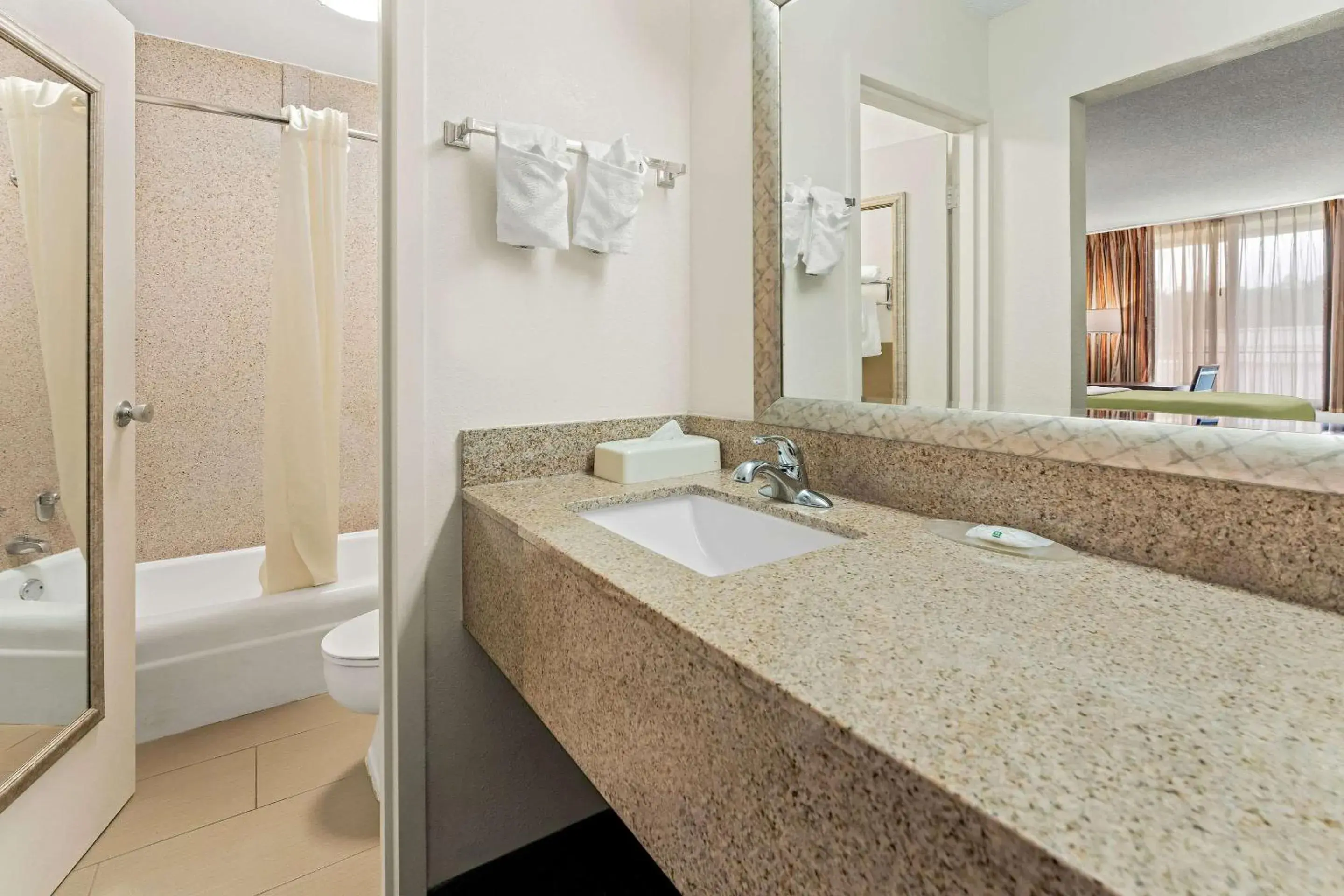 Double Room with Two Double Beds - Smoking in Quality Inn Americus Double Room with Two Double Beds - Smoking in Quality Inn Americus