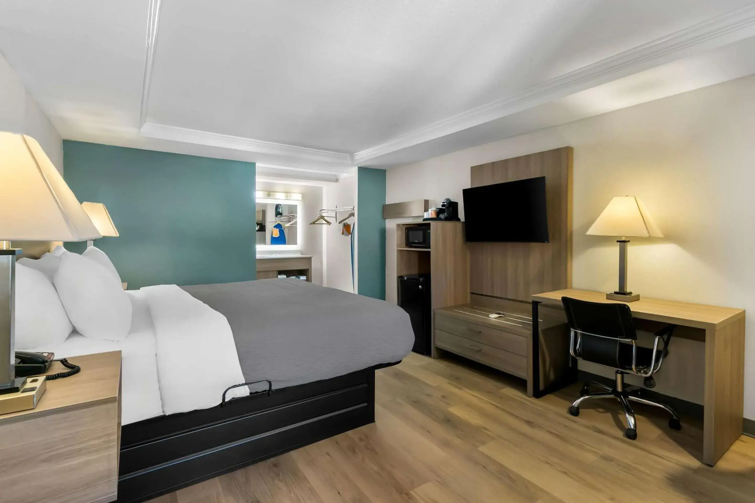 King Room - Non-Smoking in Quality Inn Downtown Helen King Room - Non-Smoking in Quality Inn Downtown Helen