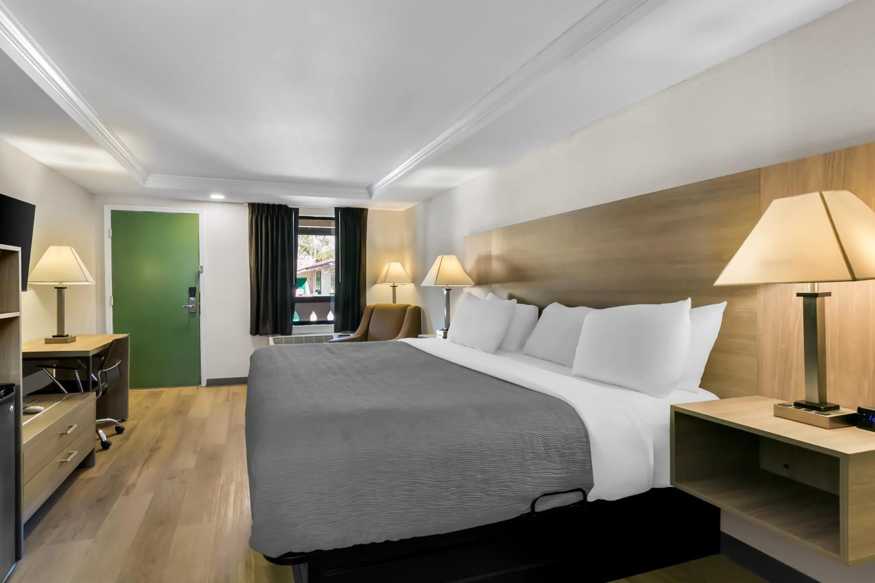 Bed in Quality Inn Downtown Helen