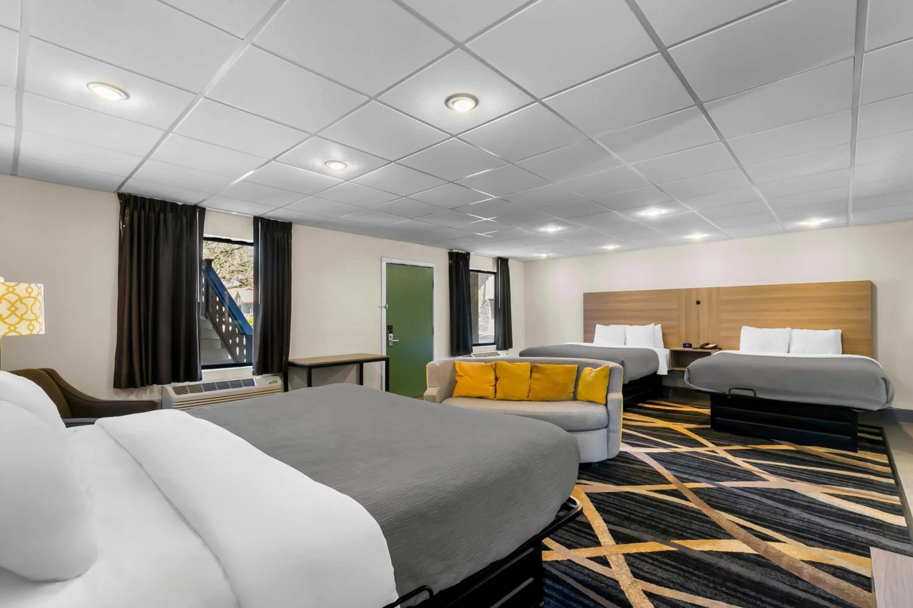 Bed in Quality Inn Downtown Helen