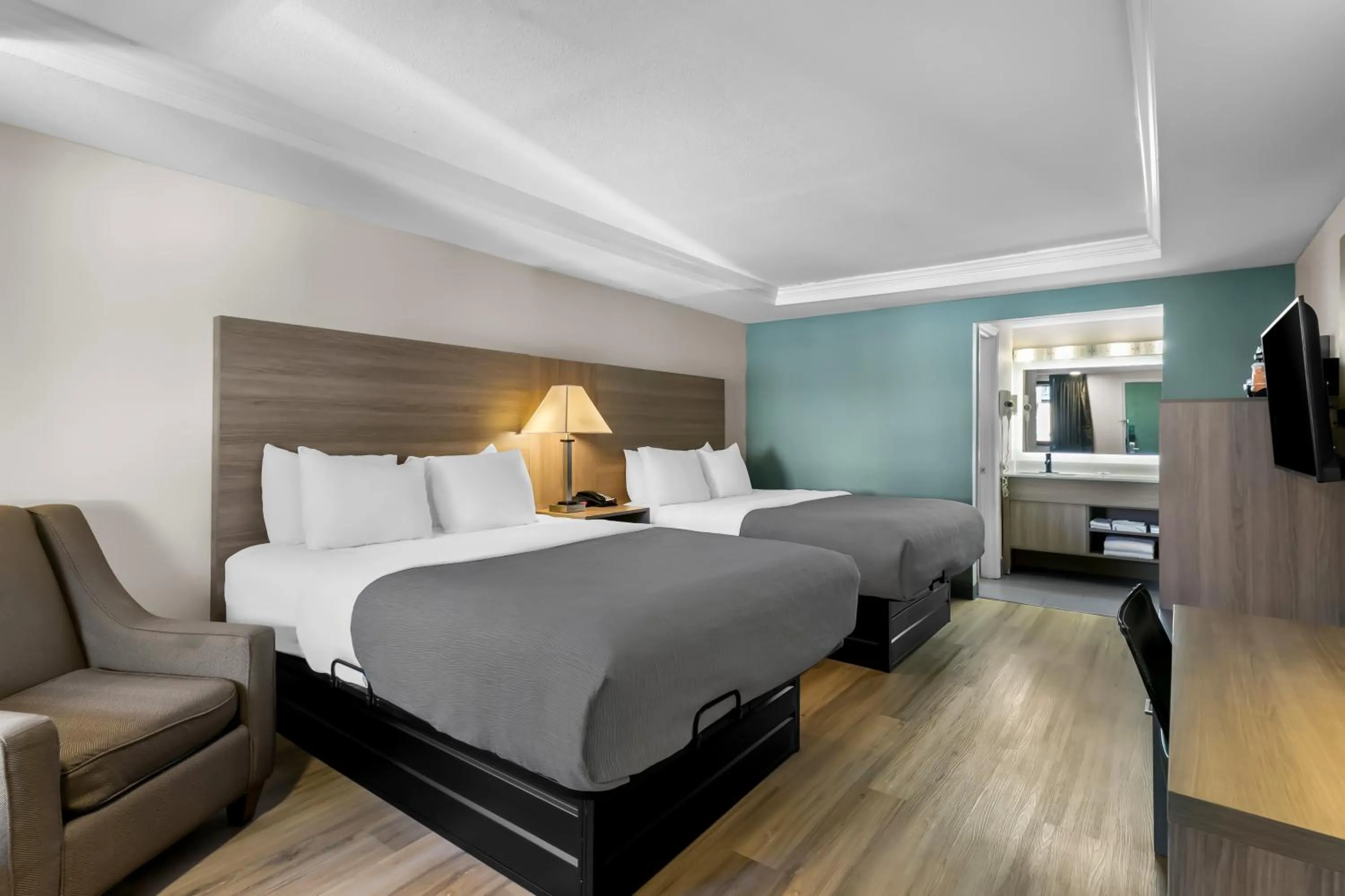 Bed in Quality Inn Downtown Helen