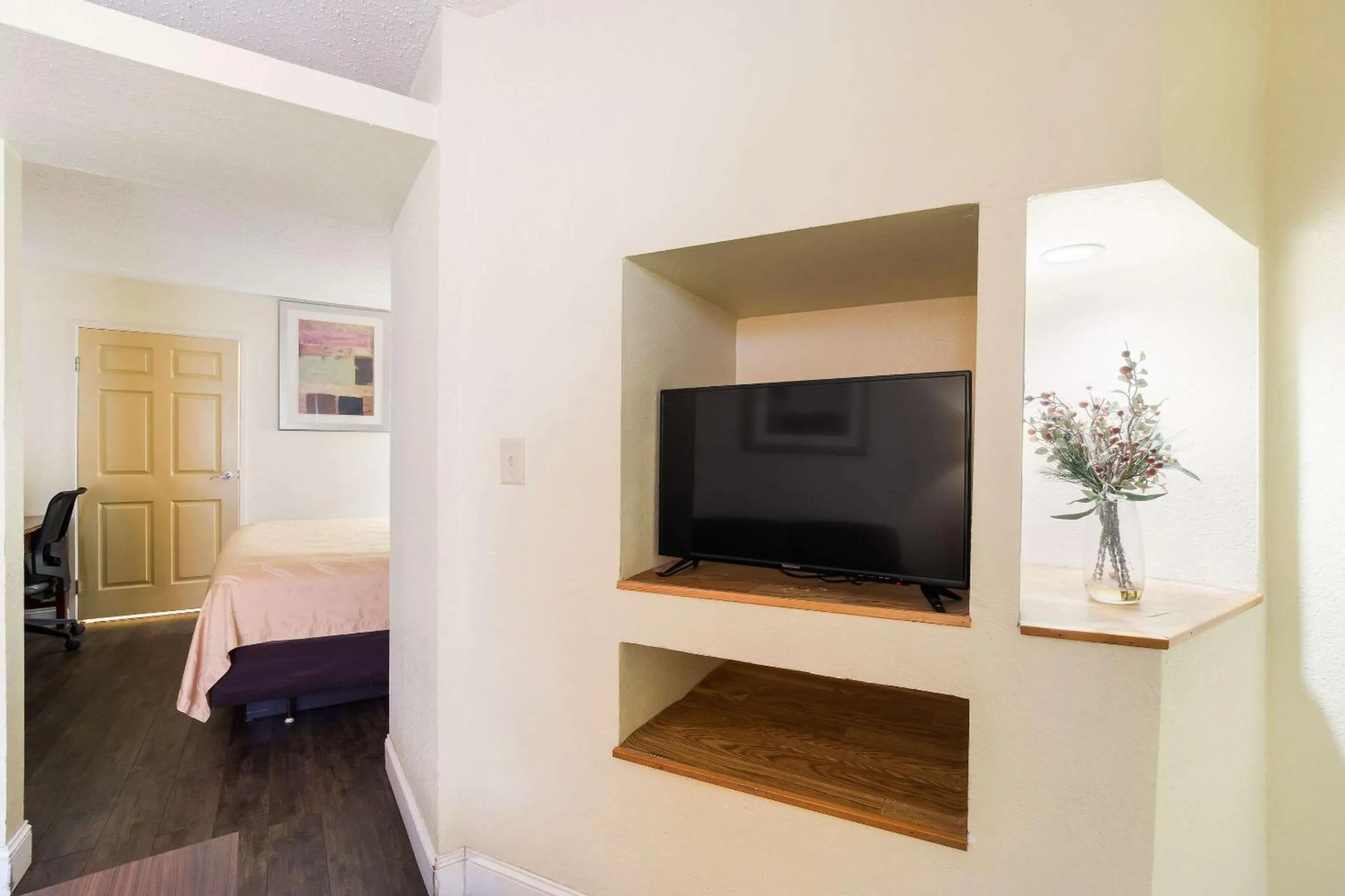 Photo of the whole room, Bed in Quality Inn & Suites Conference Center Statesboro Historic District