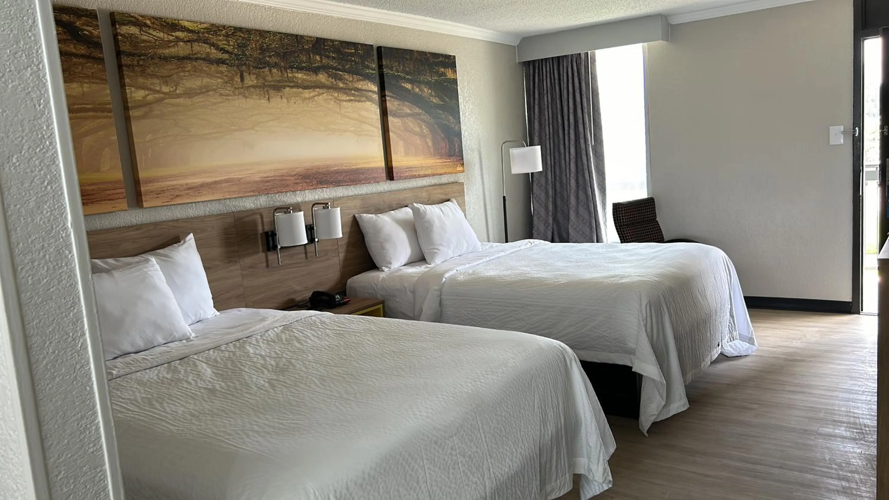Bed in Days Inn by Wyndham Hinesville Near Fort Stewart, Newly Renovated, Free Hot Breakfast, Restaurant and Bar