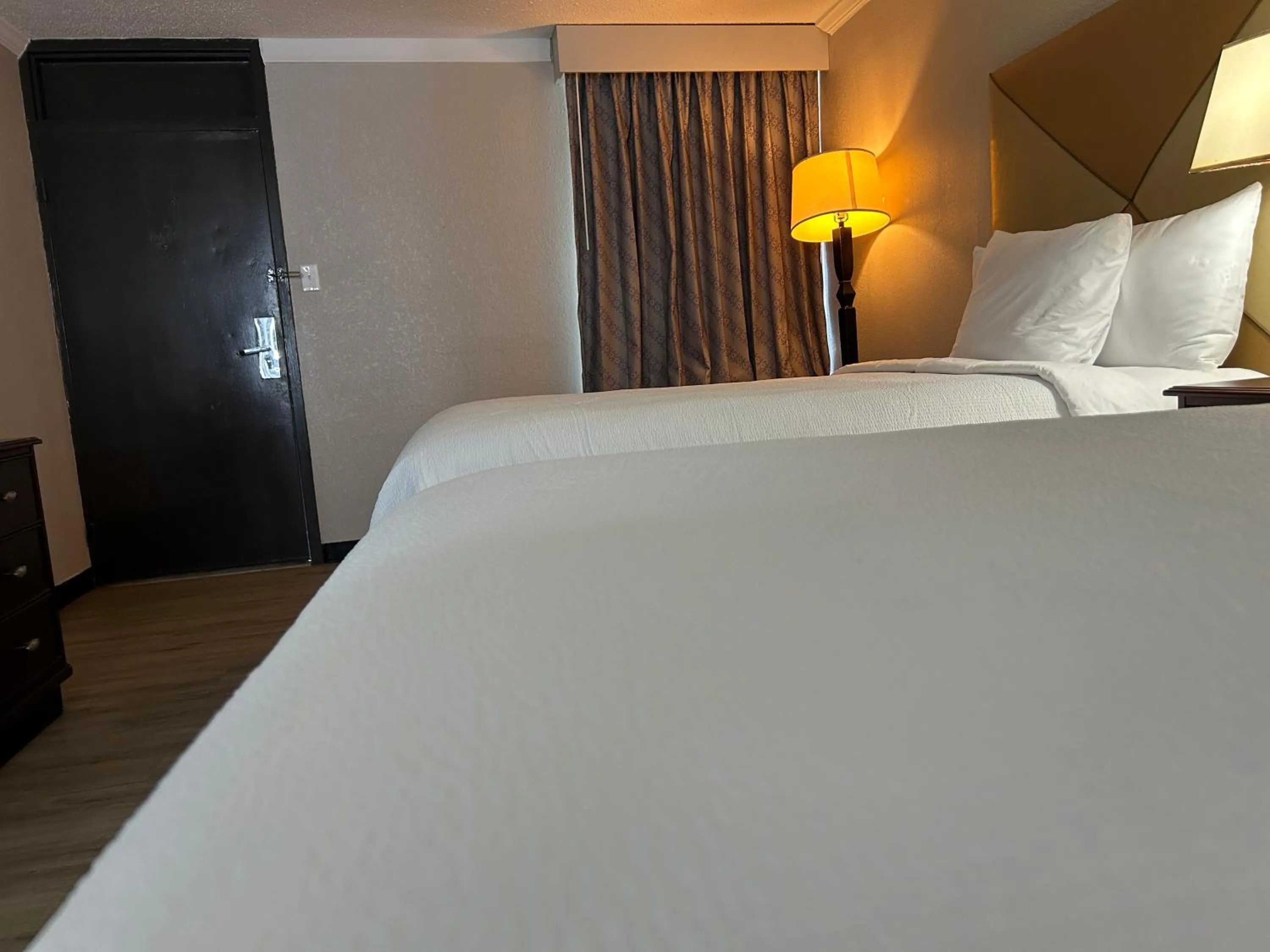 Bedroom, Bed in Days Inn by Wyndham Hinesville Near Fort Stewart, Newly Renovated, Free Hot Breakfast, Restaurant and Bar