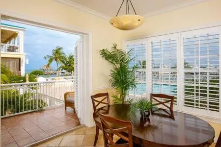 Grand Marina Suite -Waterfront Condo
