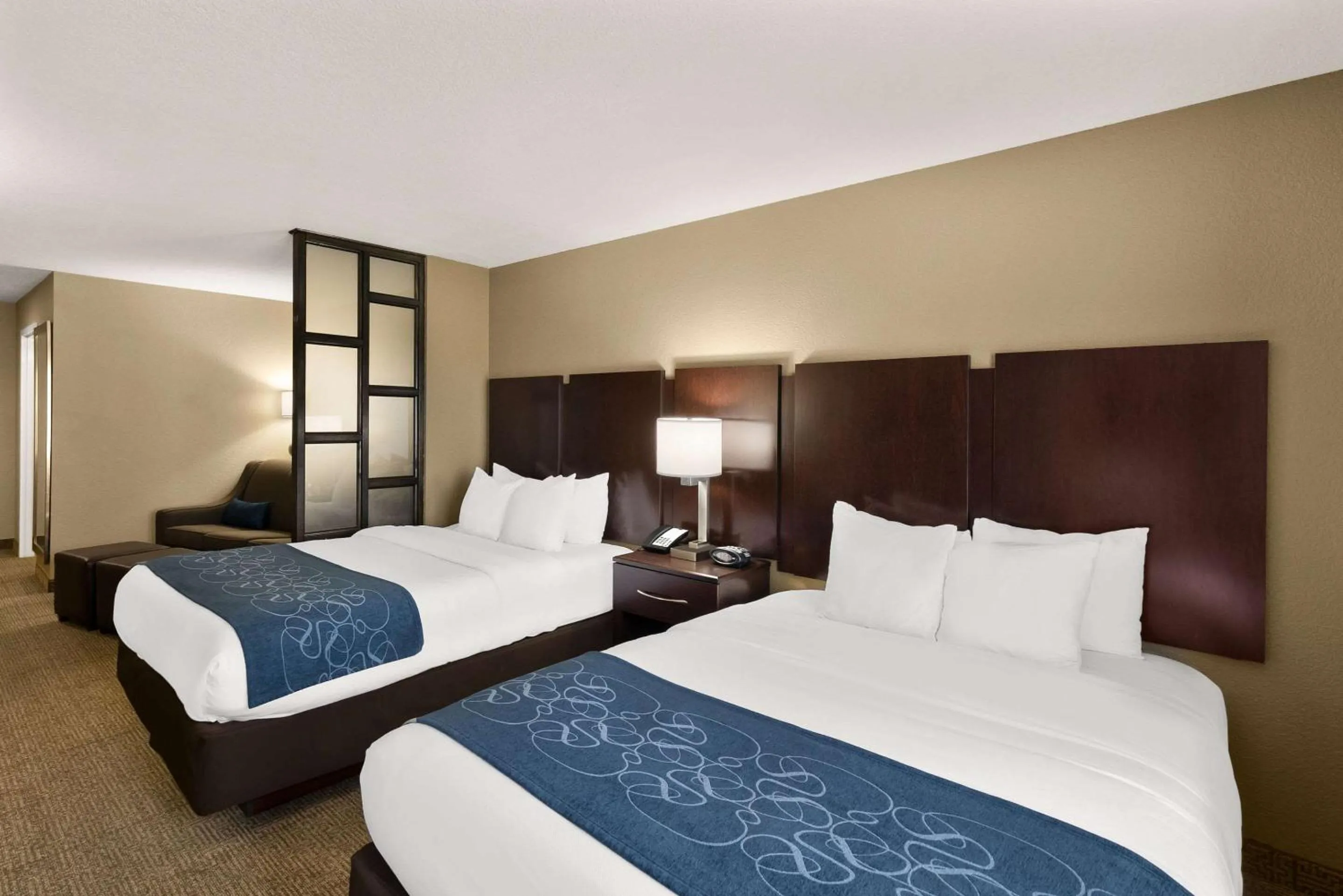 Bedroom, Bed in Comfort Suites Commerce