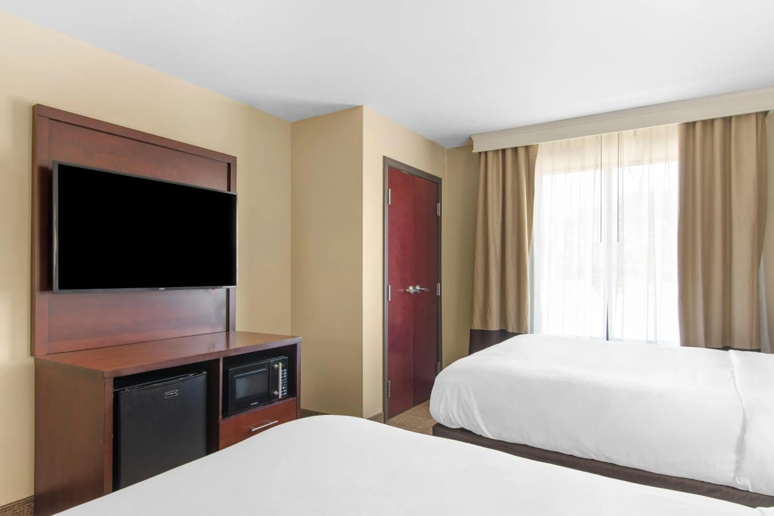 Bedroom, Bed in Comfort Suites Locust Grove Atlanta South