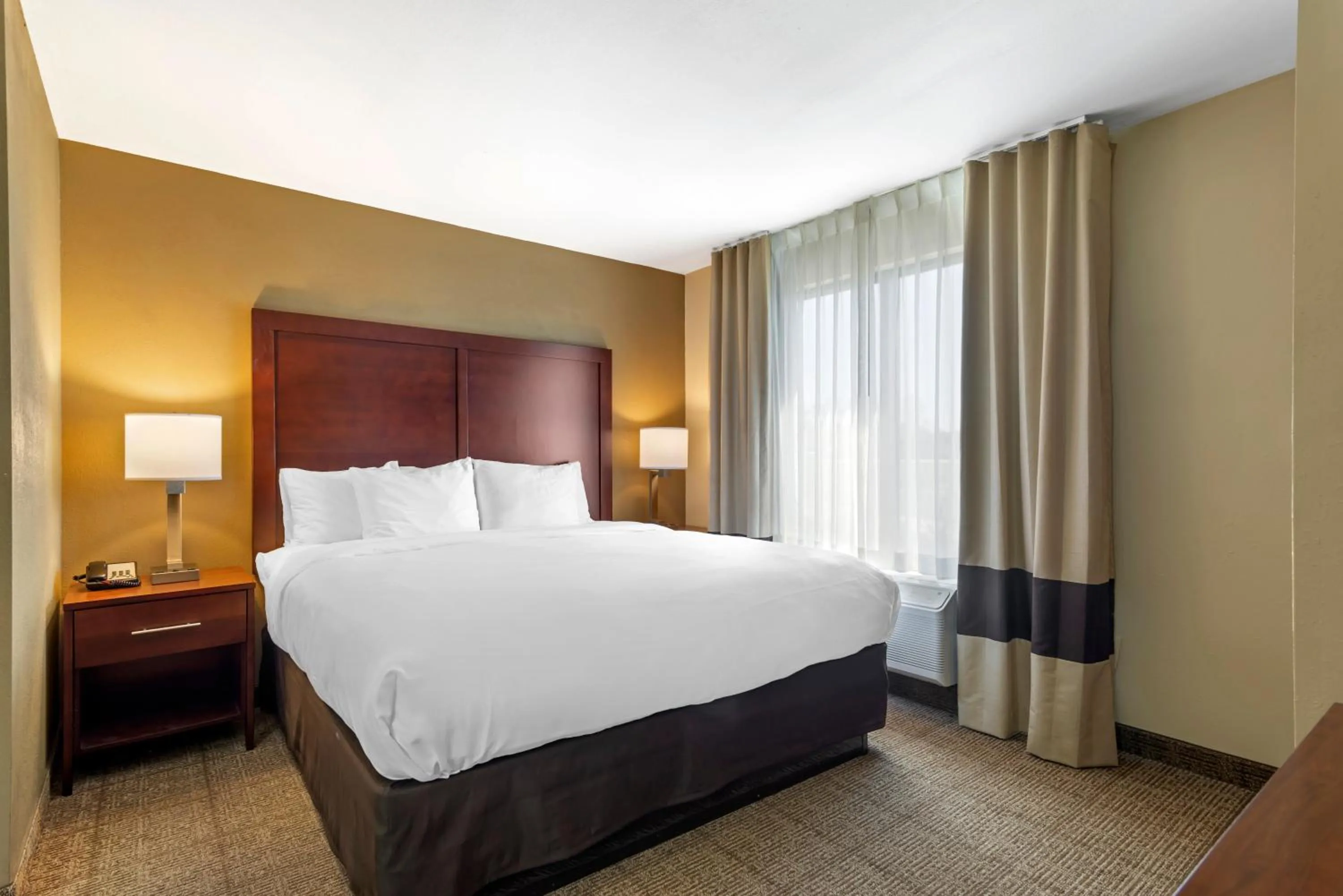 Bedroom, Bed in Comfort Suites Locust Grove Atlanta South