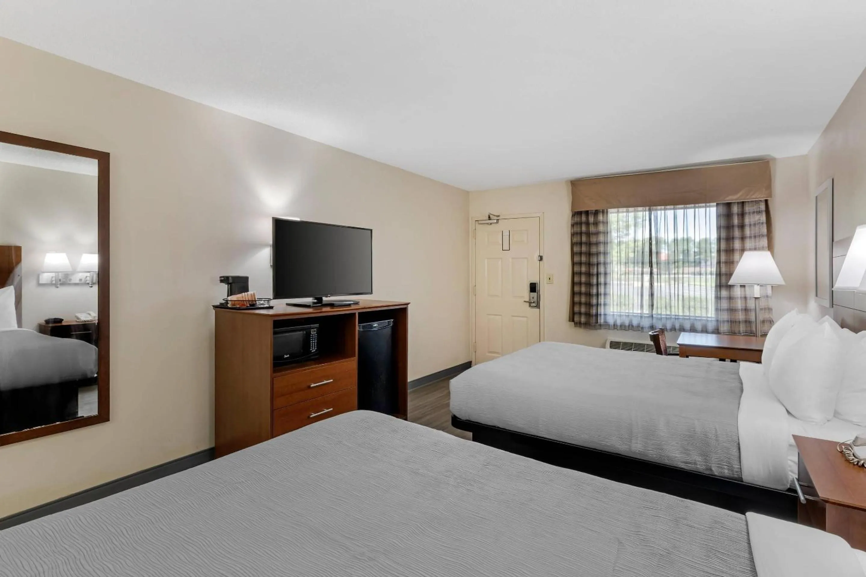 Bedroom, Bed in Quality Inn & Suites Stockbridge Atlanta South I-75