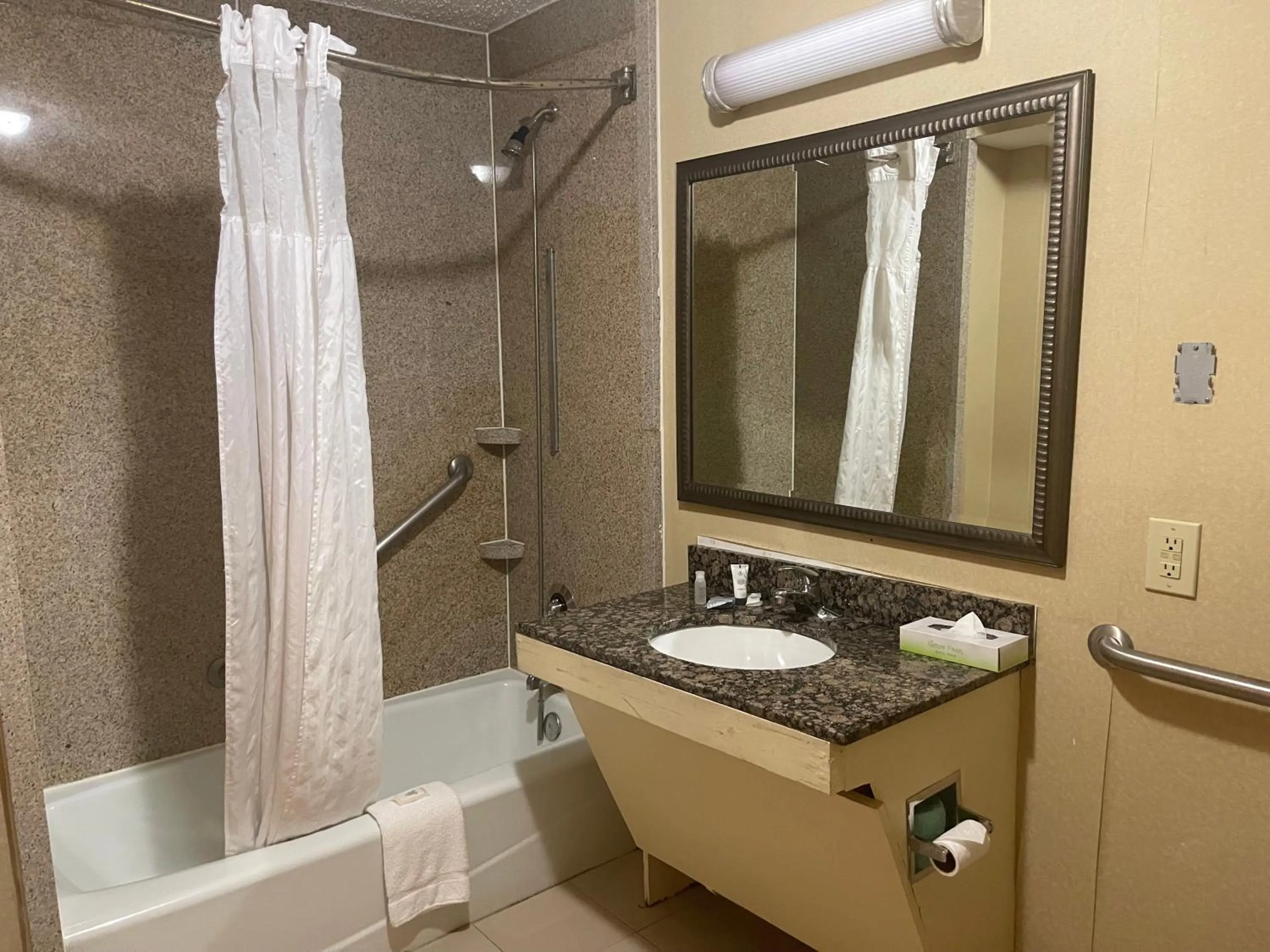 Shower in Budgetel Inn & Suites Atlanta