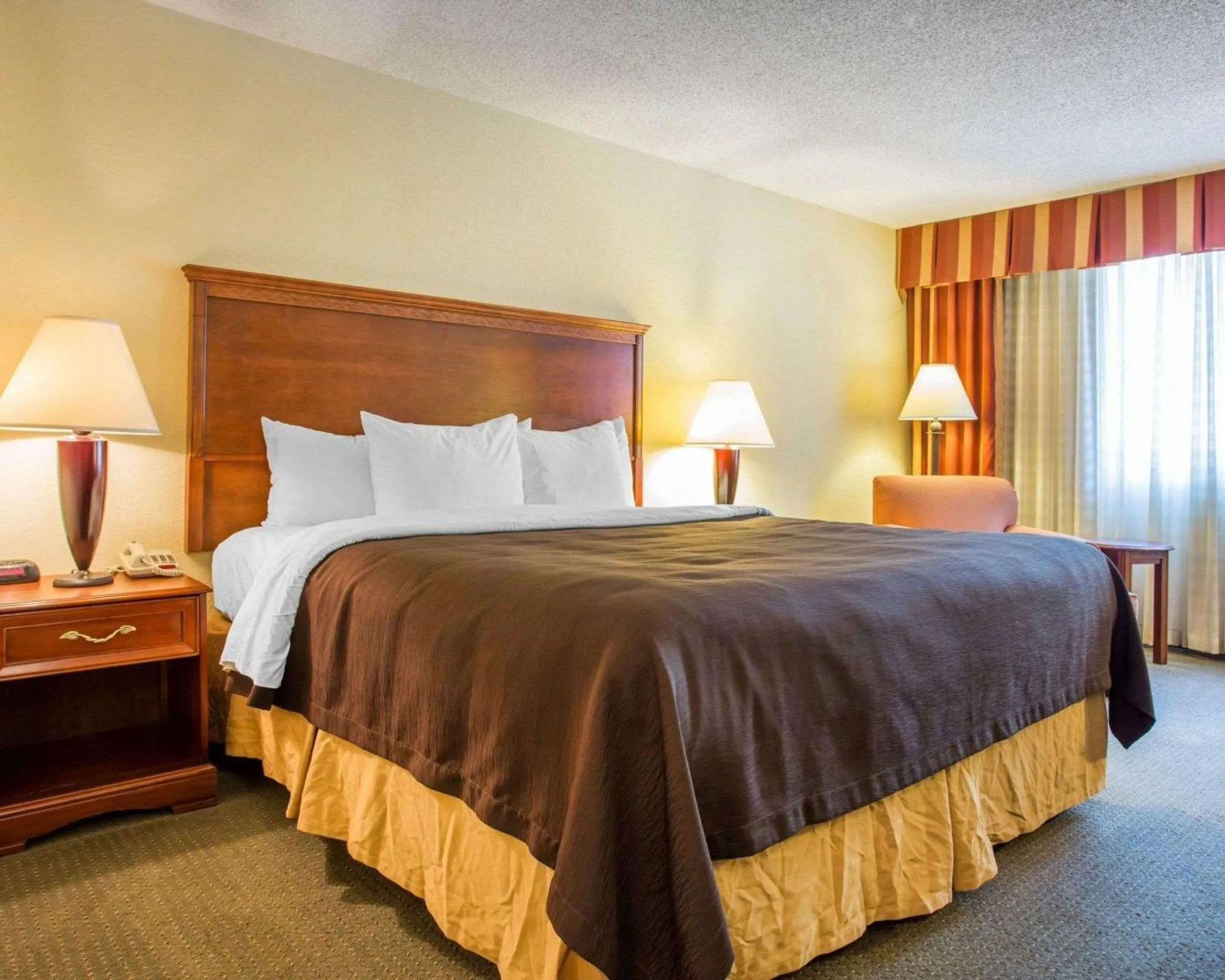 Photo of the whole room, Bed in Budgetel Inn & Suites Atlanta