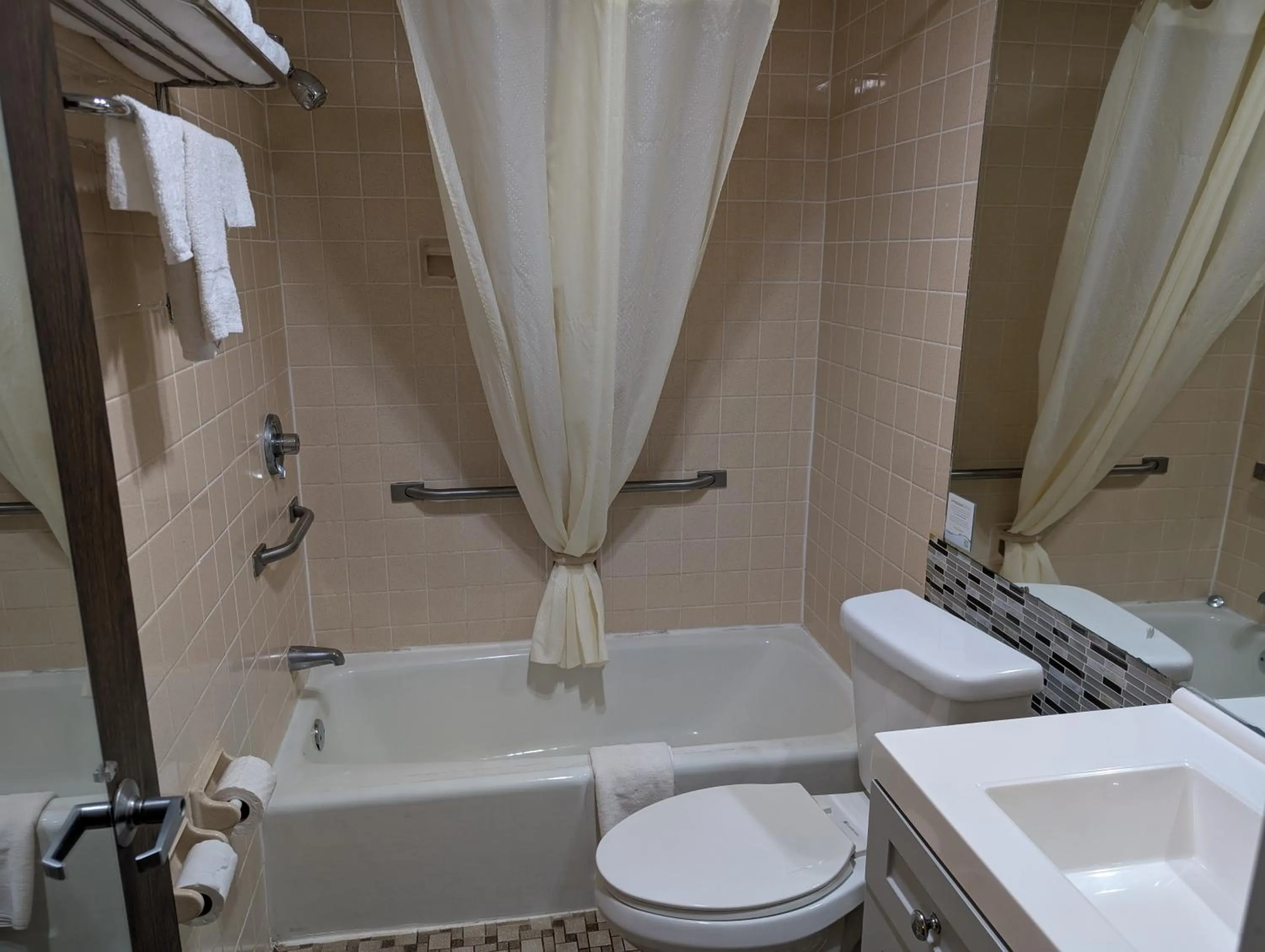 Bathroom in Travelodge by Wyndham Forsyth