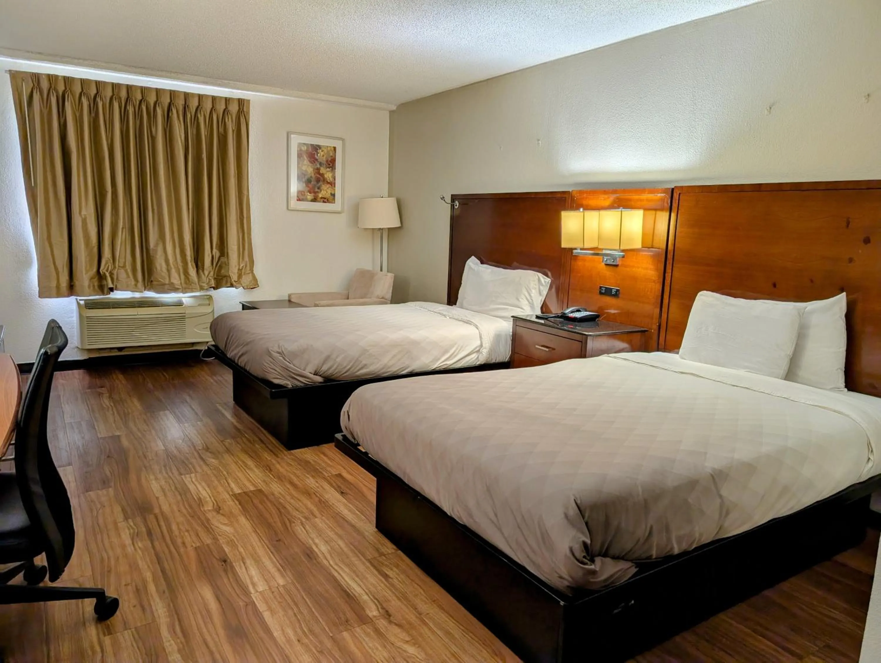 Bed in Travelodge by Wyndham Forsyth