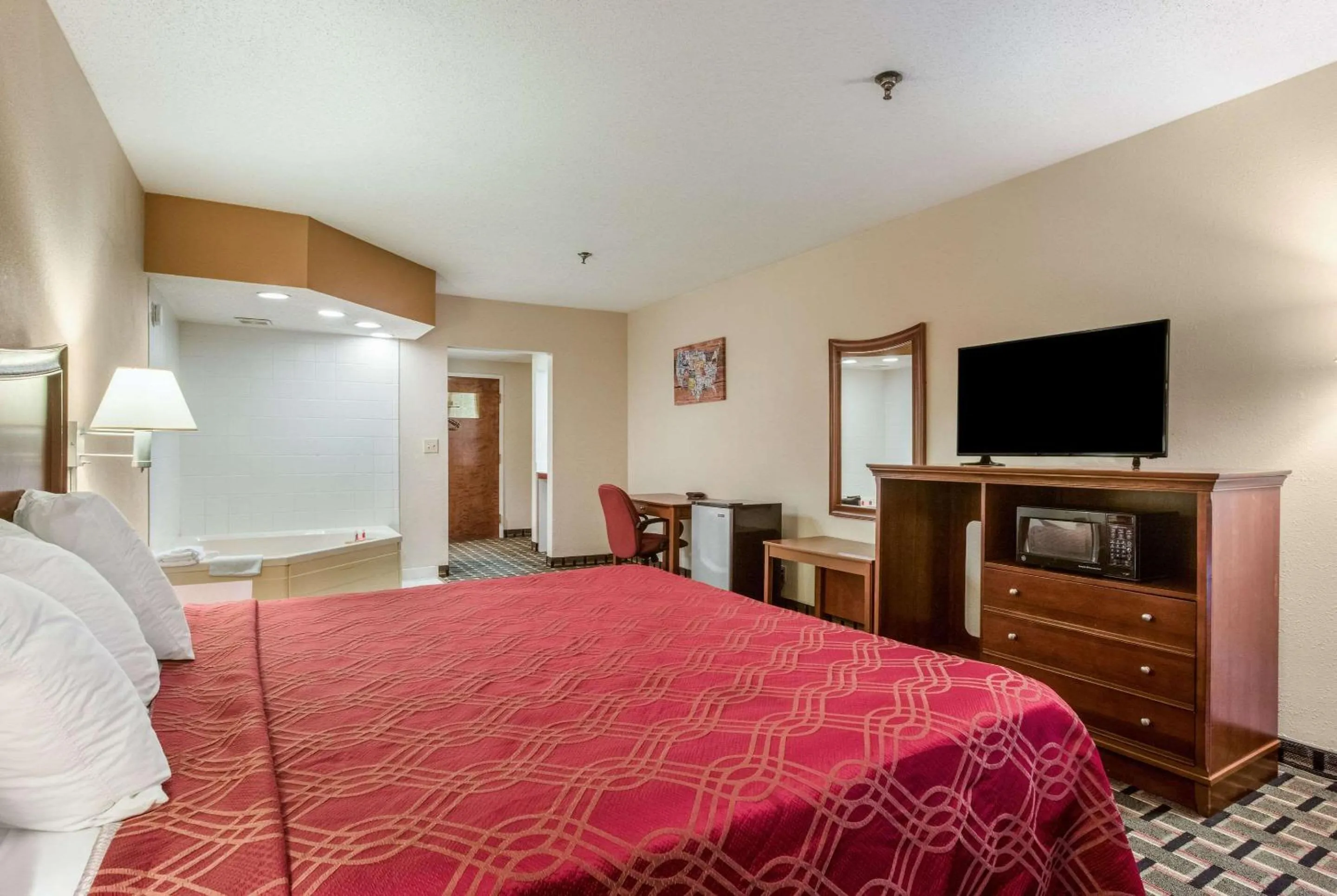 Bedroom, Bed in Econo Lodge Inn & Suites Marietta near Dobbins ARB
