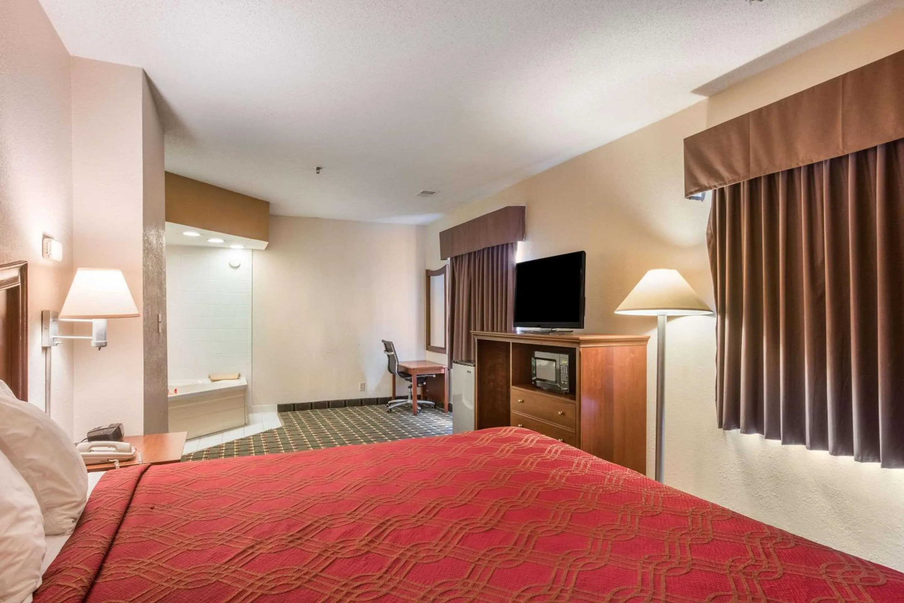 Bedroom, Bed in Econo Lodge Inn & Suites Marietta near Dobbins ARB