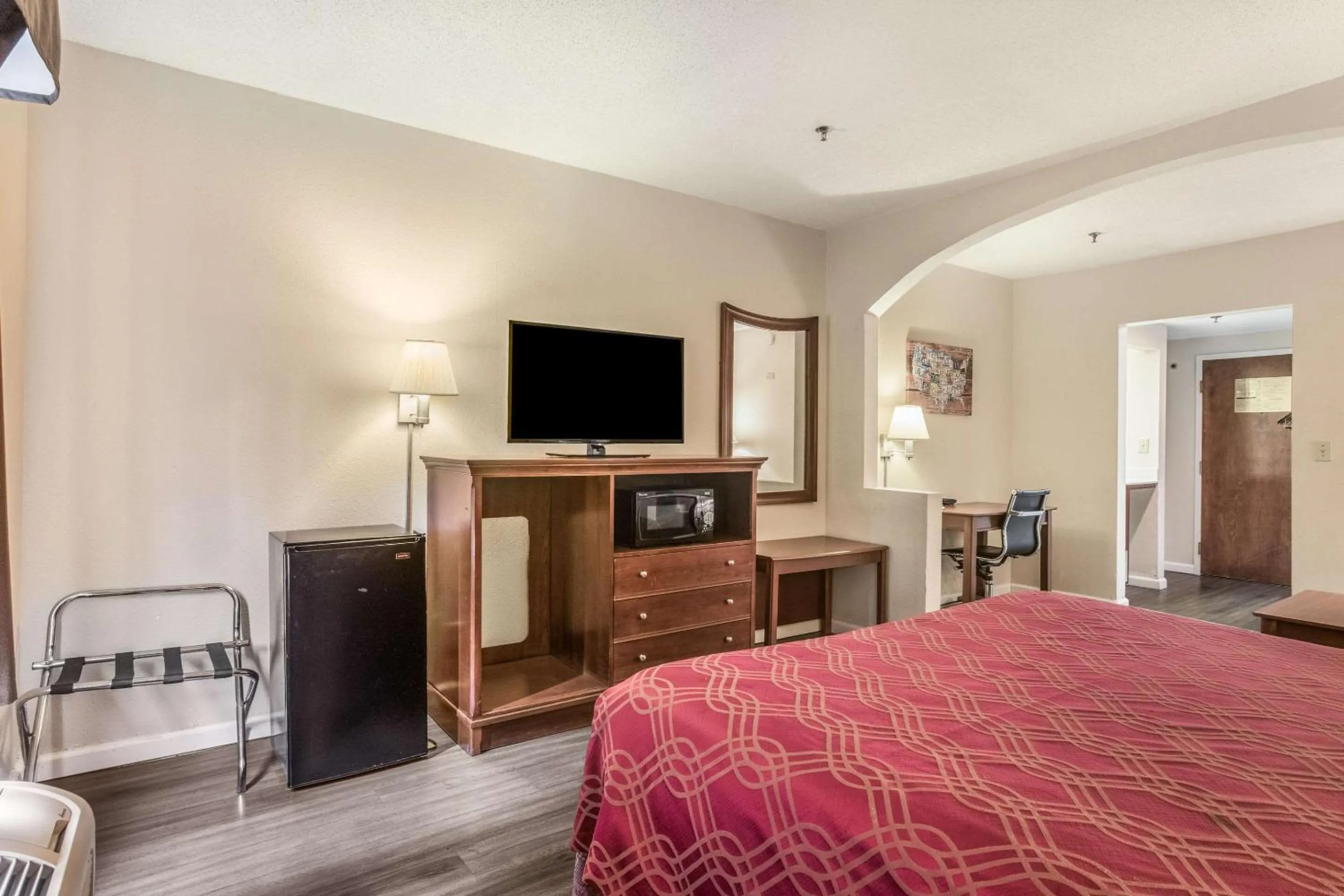 Bedroom, Bed in Econo Lodge Inn & Suites Marietta near Dobbins ARB