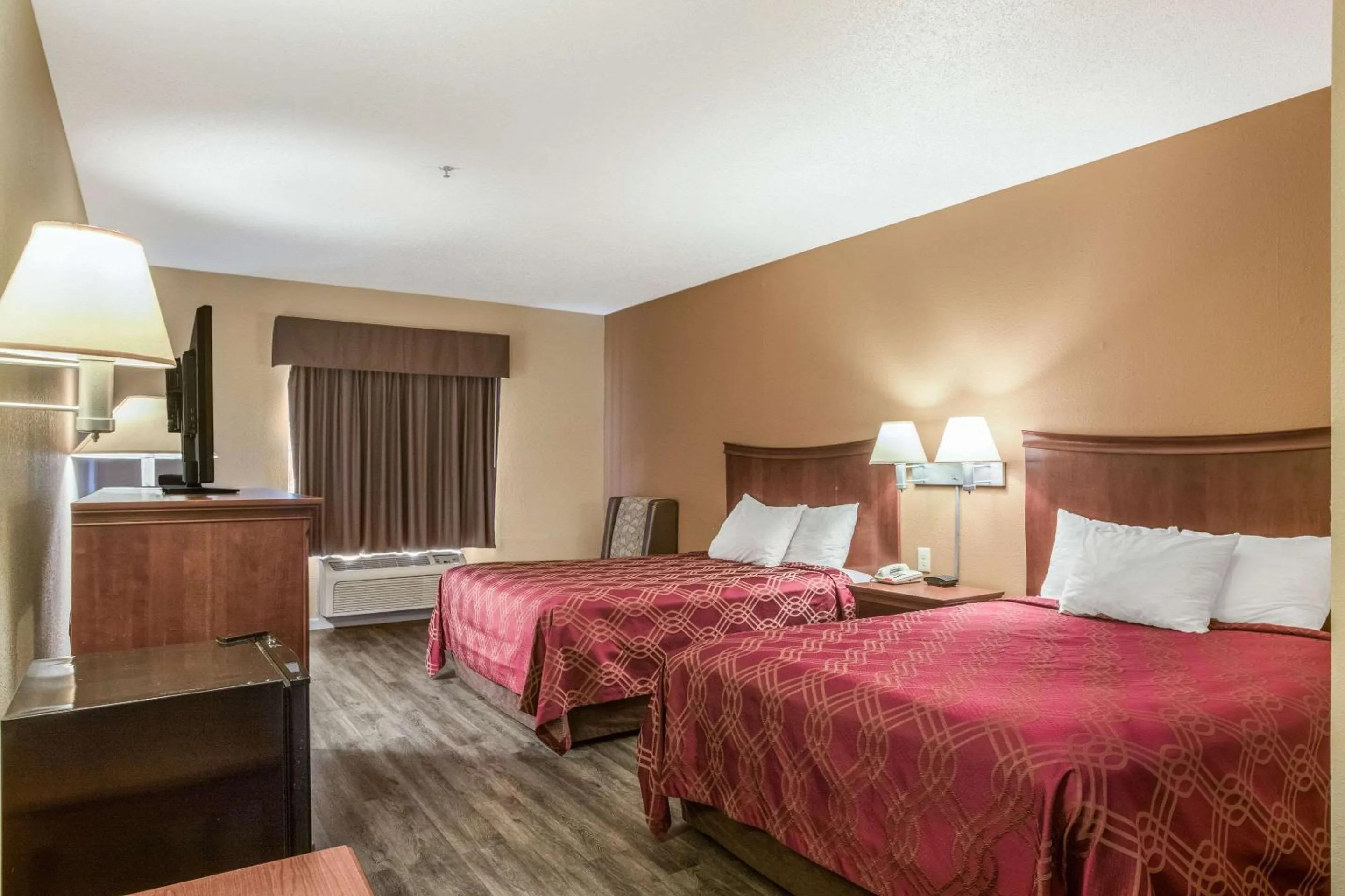 Bedroom, Bed in Econo Lodge Inn & Suites Marietta near Dobbins ARB