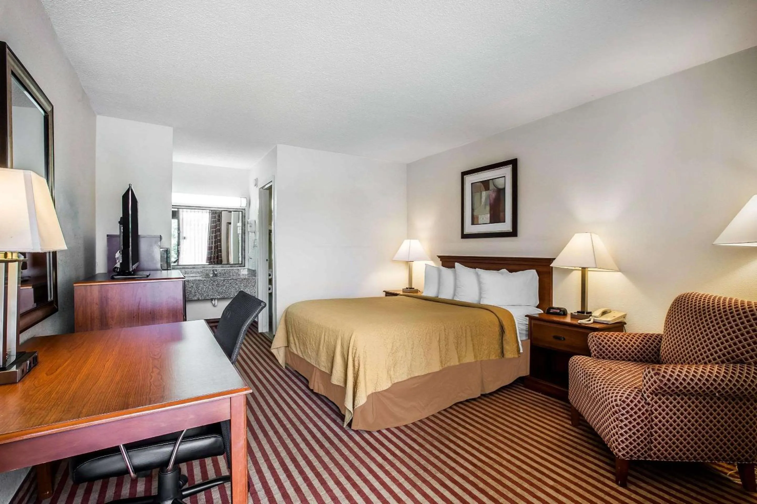 Photo of the whole room, Bed in Quality Inn Madison