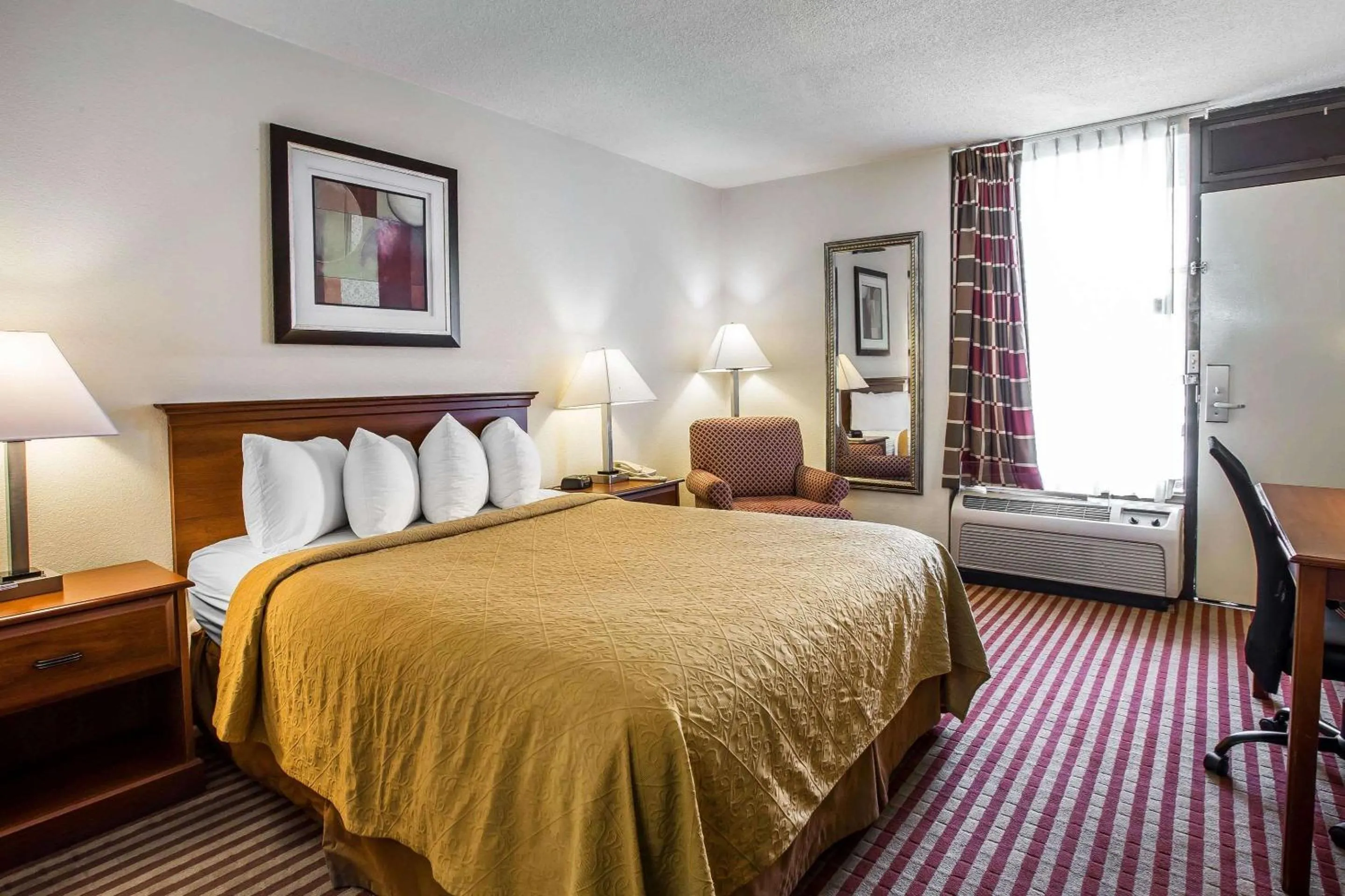 Photo of the whole room, Bed in Quality Inn Madison