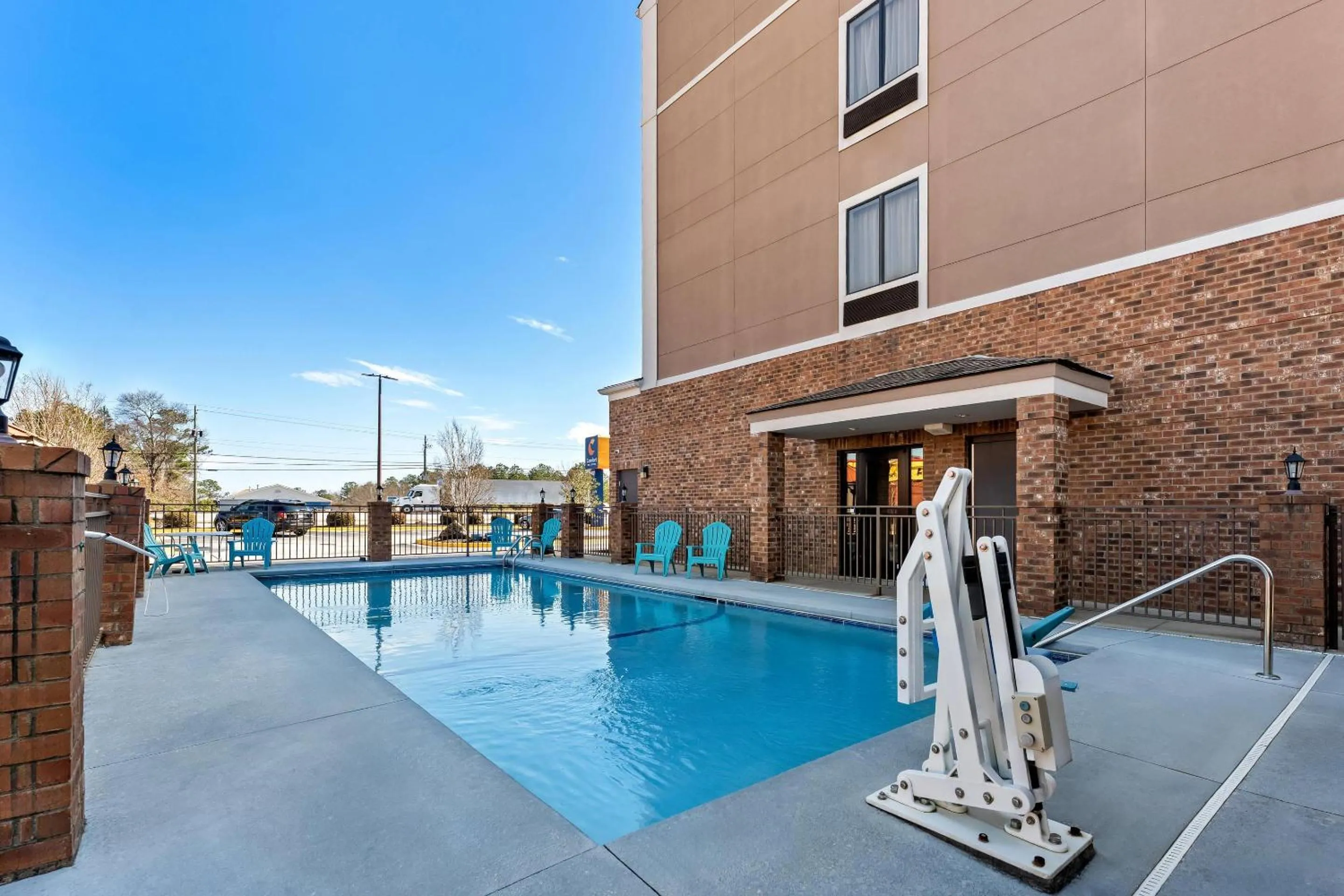 Swimming pool in Comfort Inn & Suites Augusta West Near Fort Gordon