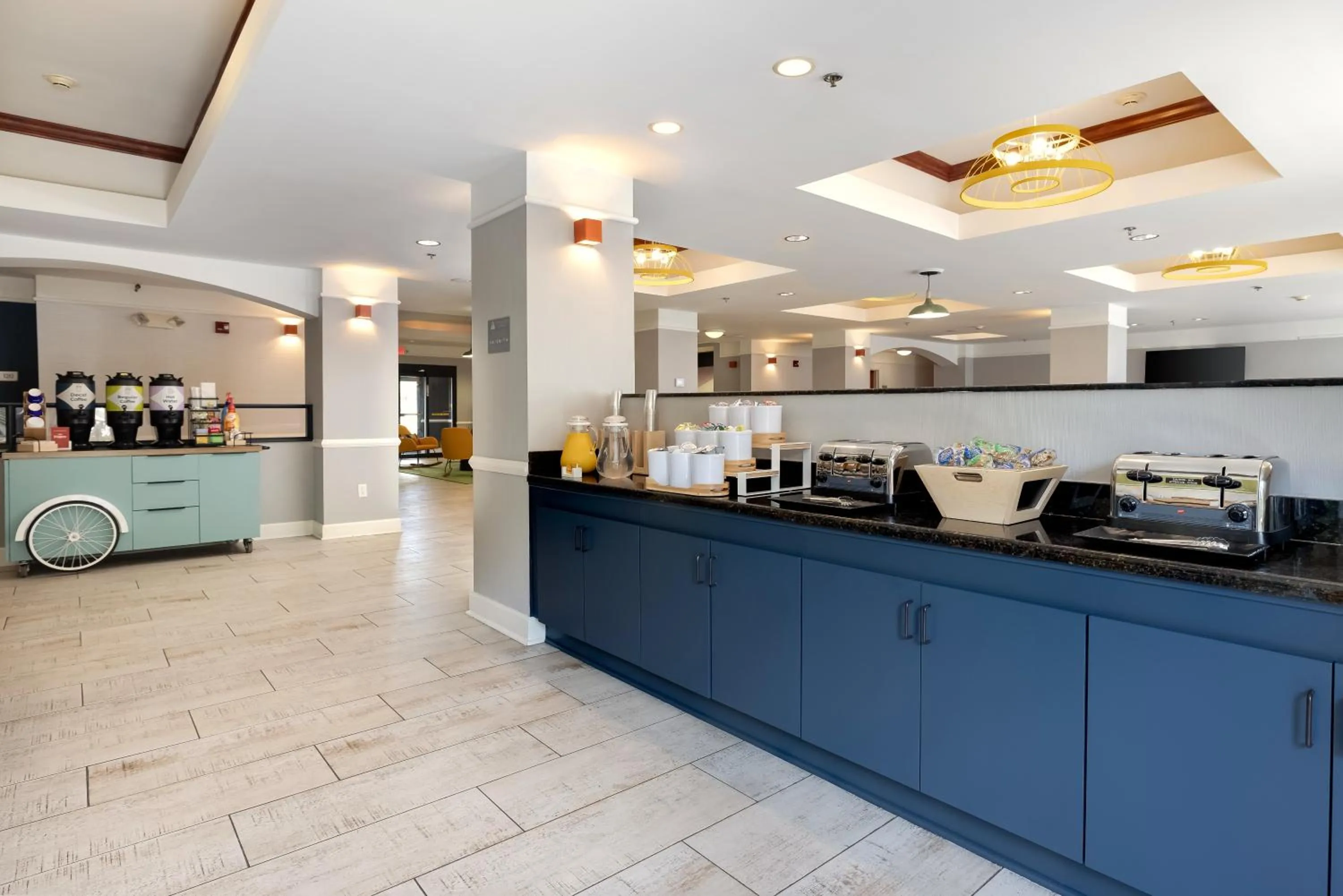 Restaurant/places to eat in Spark by Hilton Savannah Airport