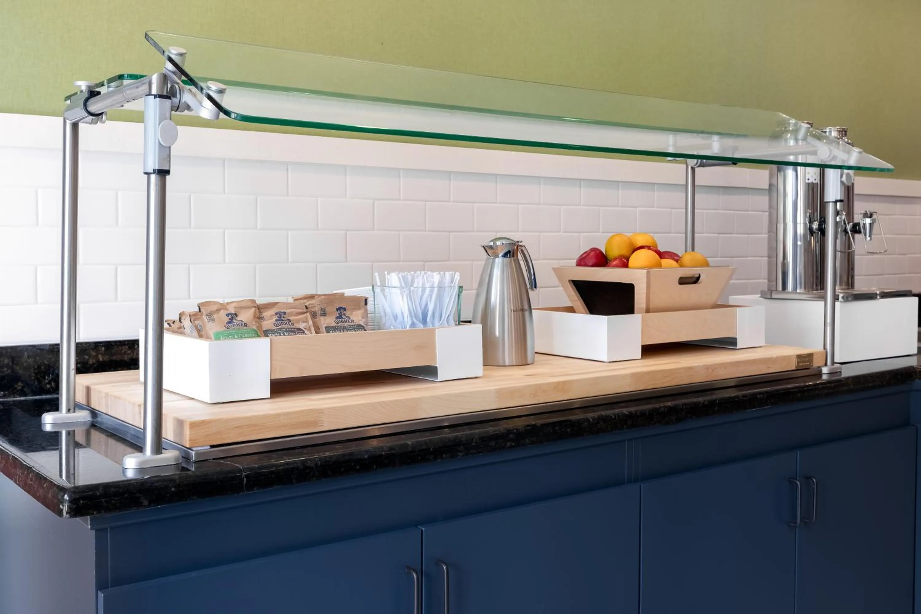 Restaurant/places to eat in Spark by Hilton Savannah Airport