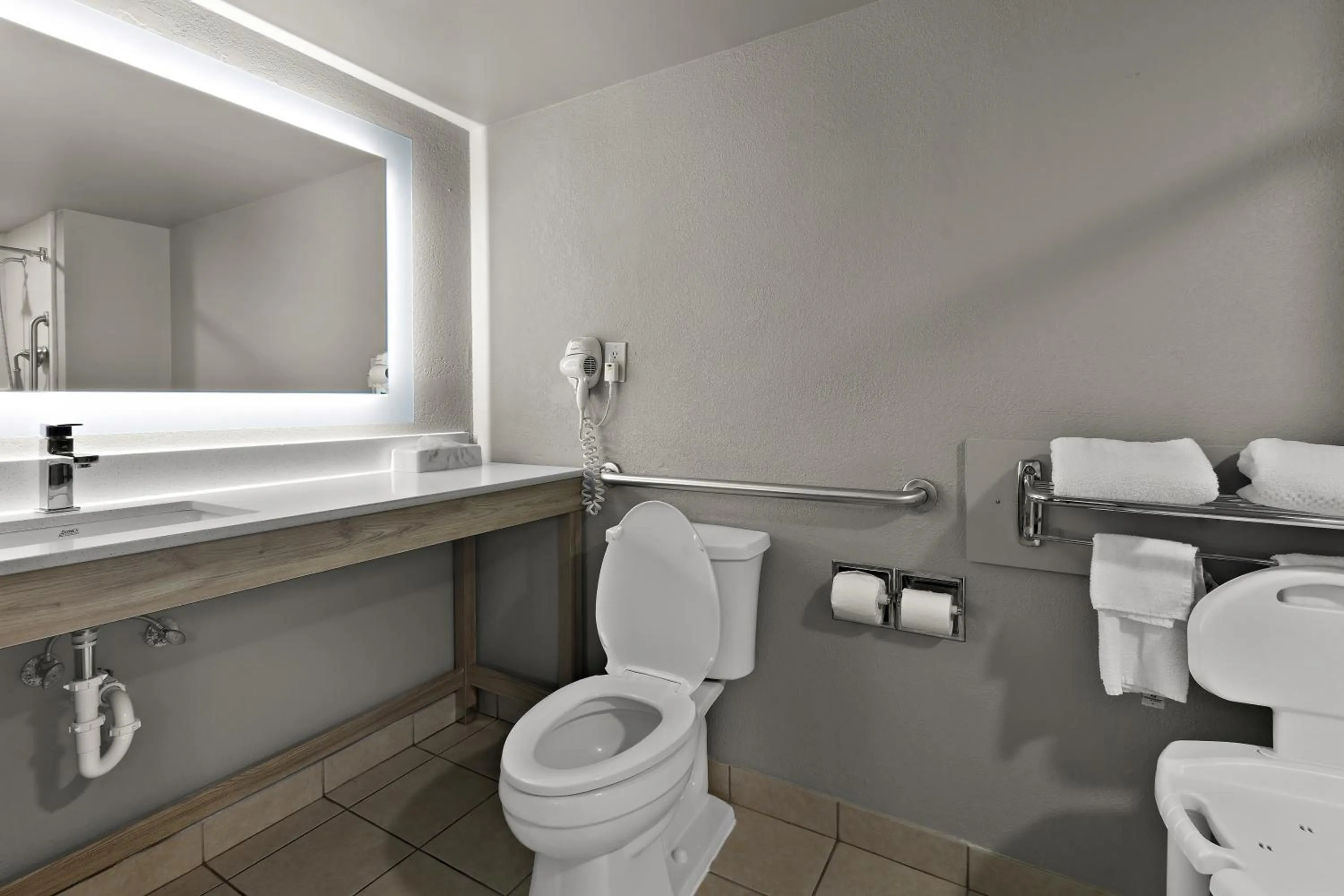 Bathroom in Quality Inn & Suites Vidalia