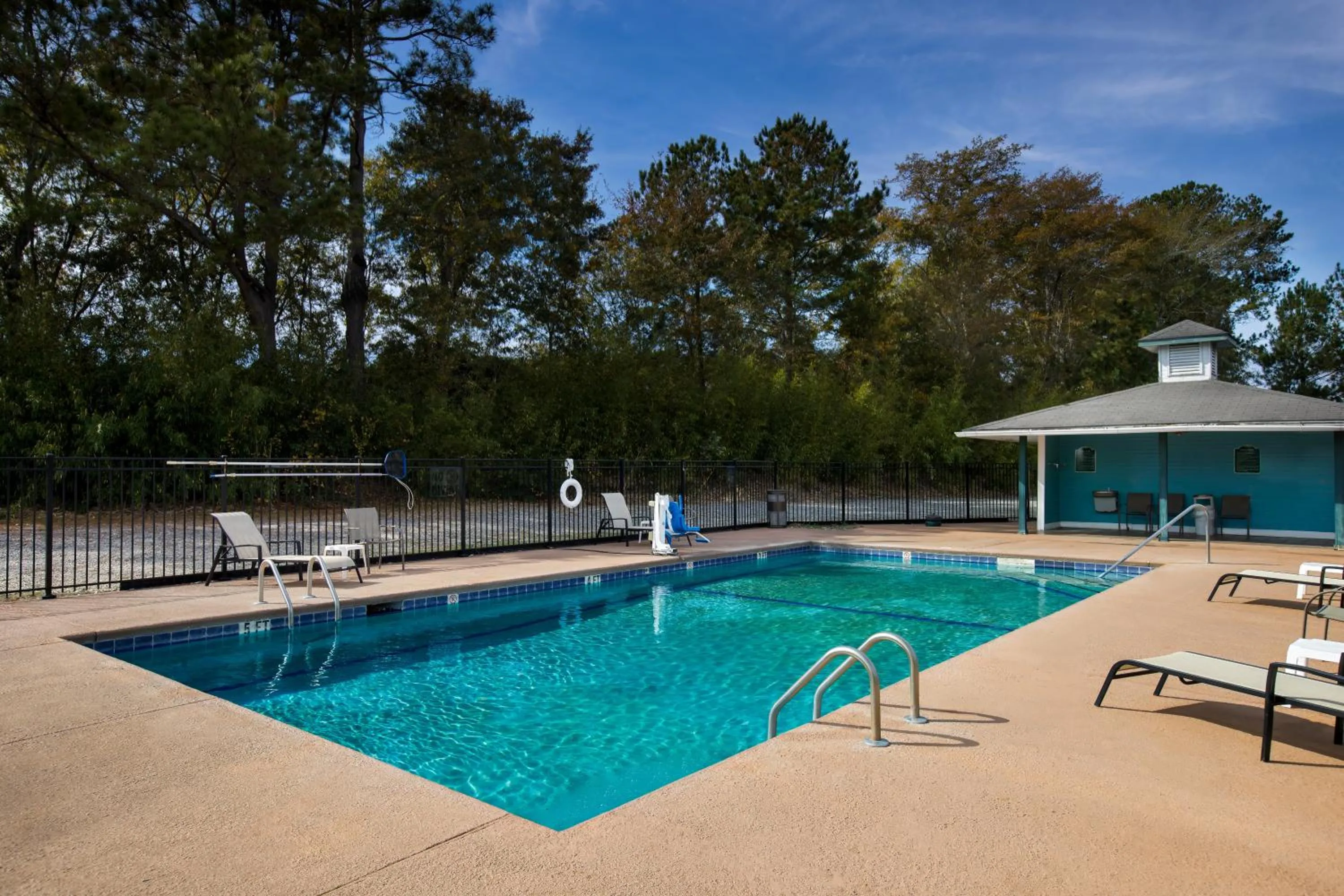 Swimming pool in Quality Inn & Suites Vidalia
