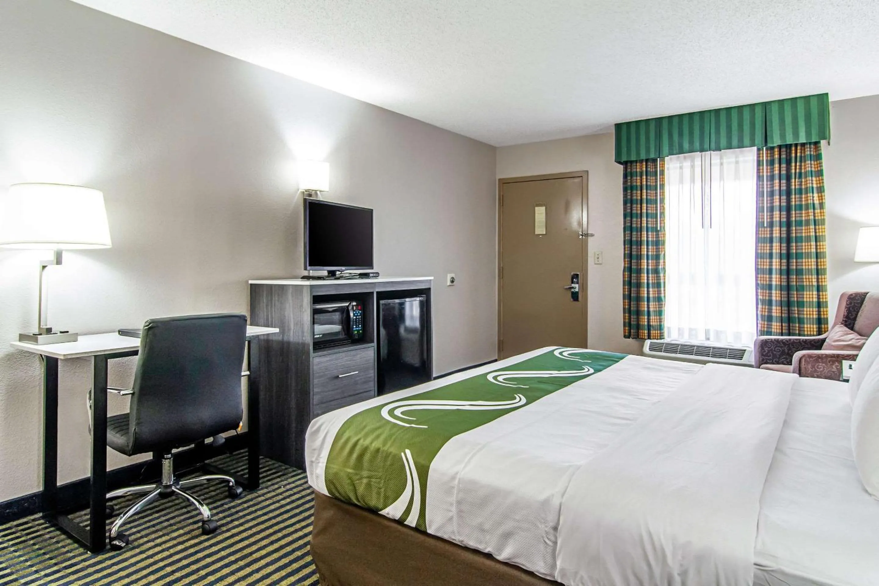 Bedroom, Bed in Quality Inn Savannah I-95